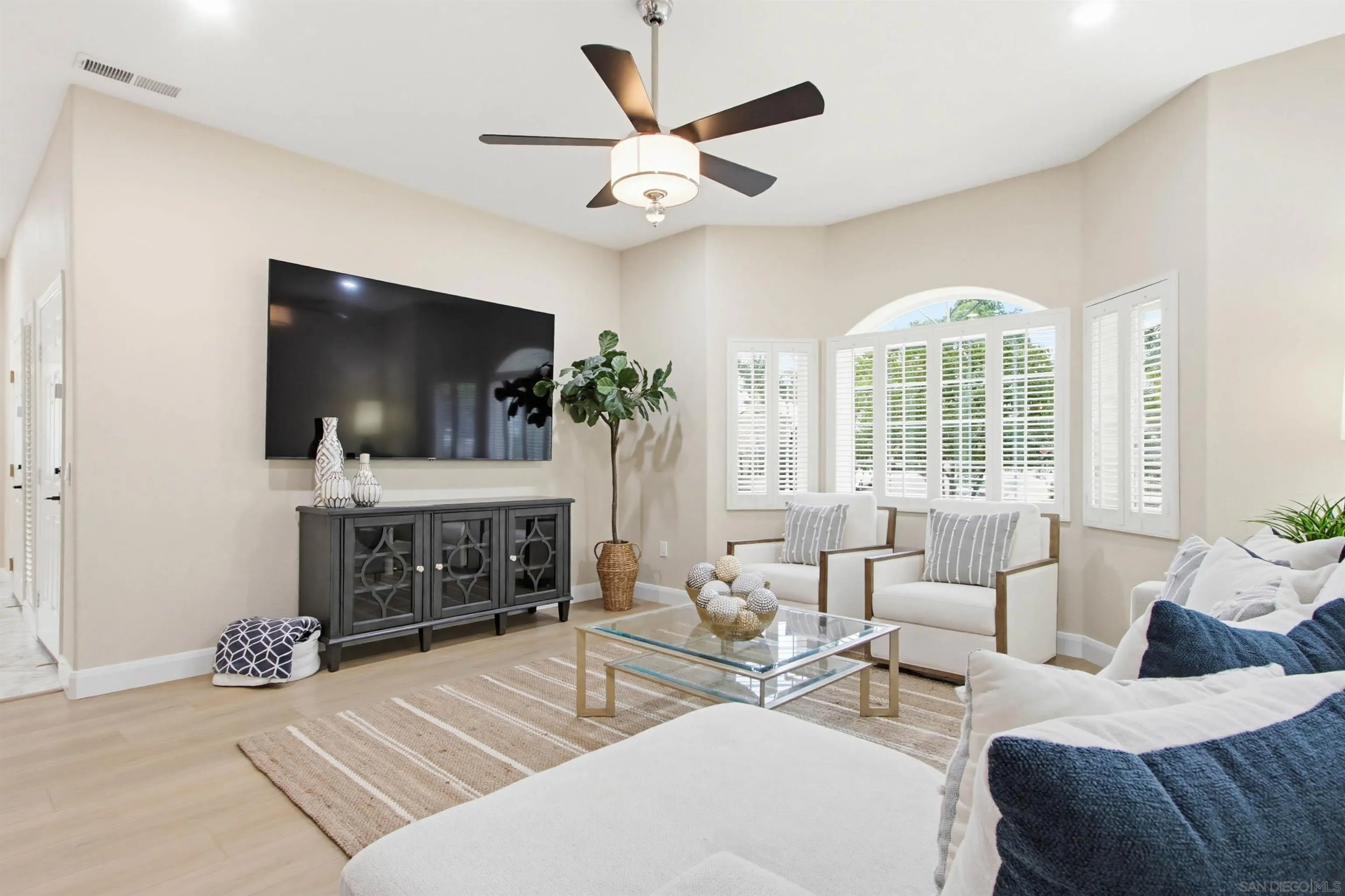 https://cdn.realtyfeed.com/cdn/127/250046342/36f55203ffb9294565535aa80193b5db.webp