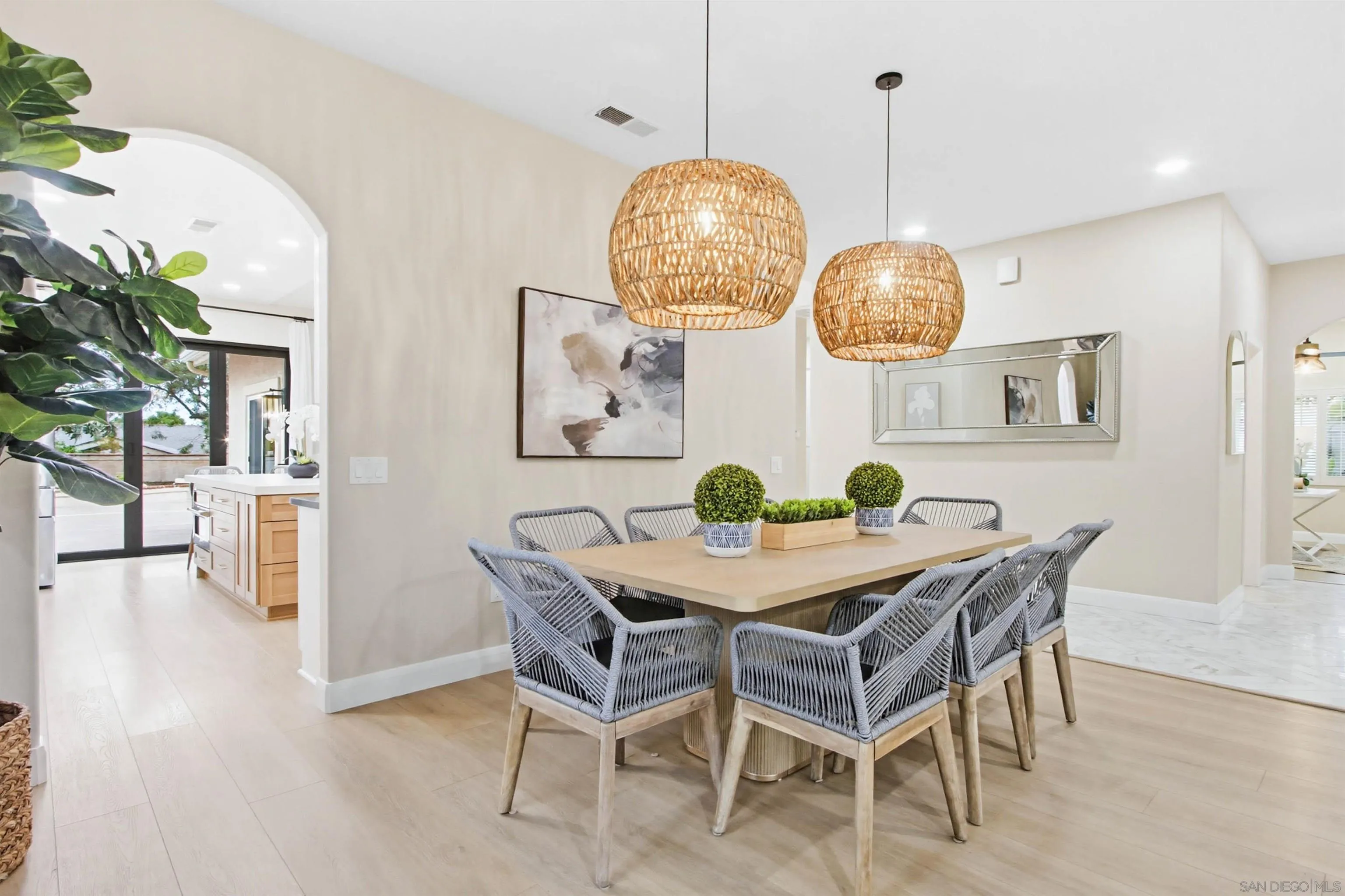 https://cdn.realtyfeed.com/cdn/127/250046342/711a59775e6e3d1f25de3f737994b065.webp