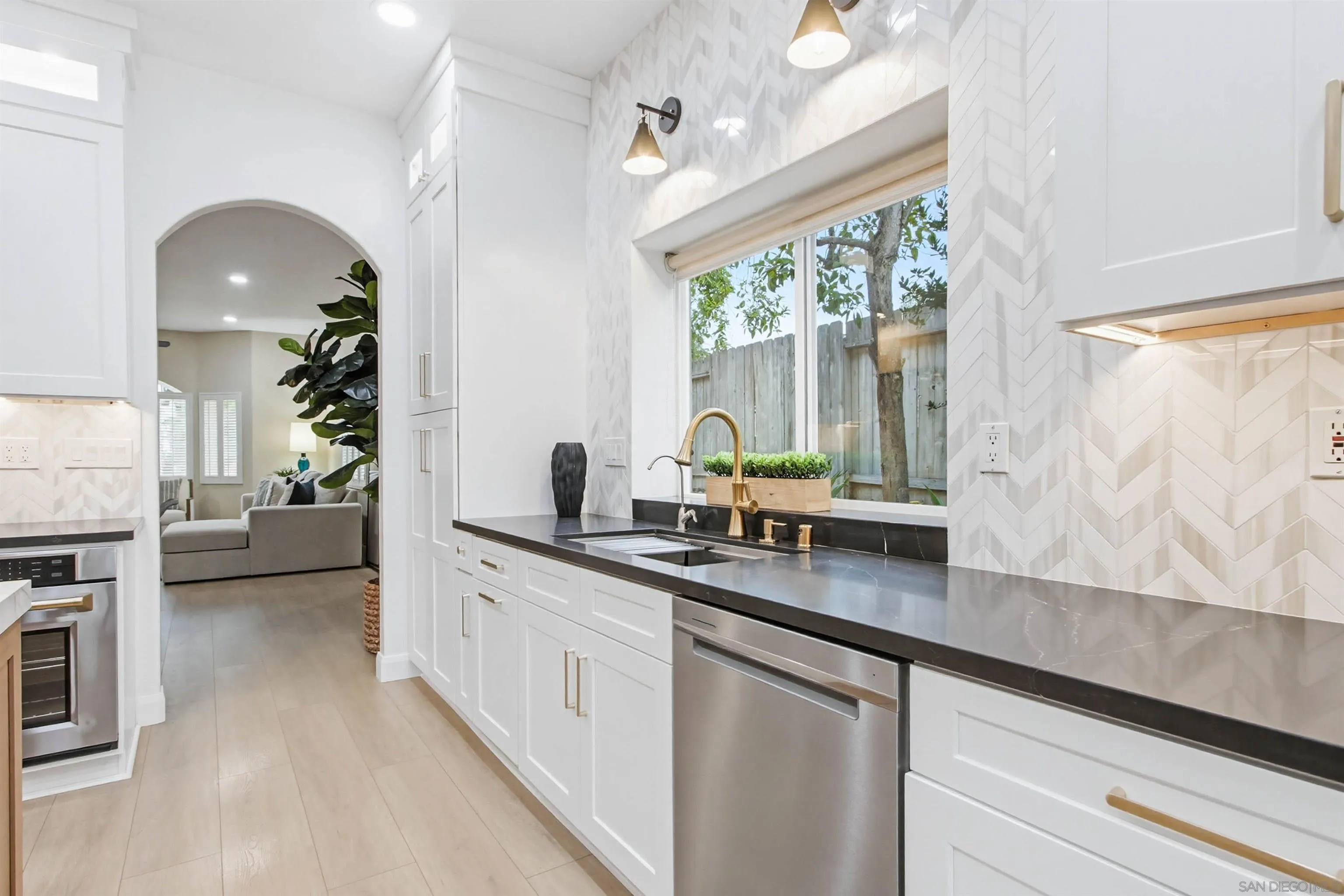 https://cdn.realtyfeed.com/cdn/127/250046342/8cce42b90e662aae18de6571a3aaf6c9.webp