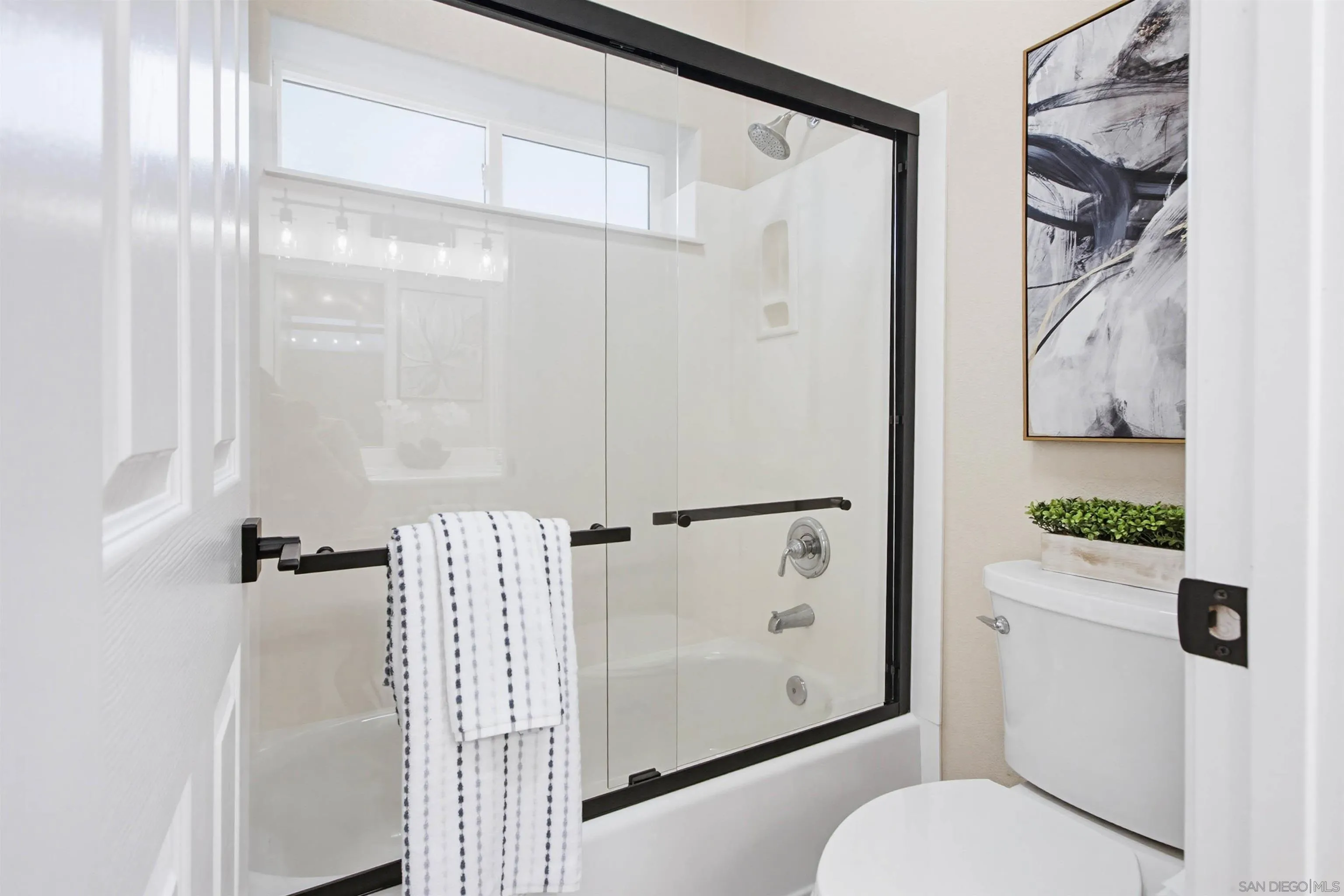 https://cdn.realtyfeed.com/cdn/127/250046342/ec98887d61f1a61d5927e0e3c950316e.webp