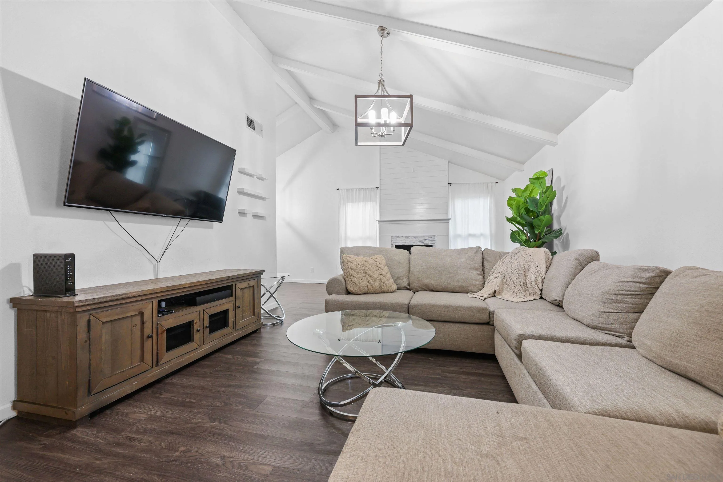 https://cdn.realtyfeed.com/cdn/127/250046343/51b4763a43973c4694380f9353470573.webp