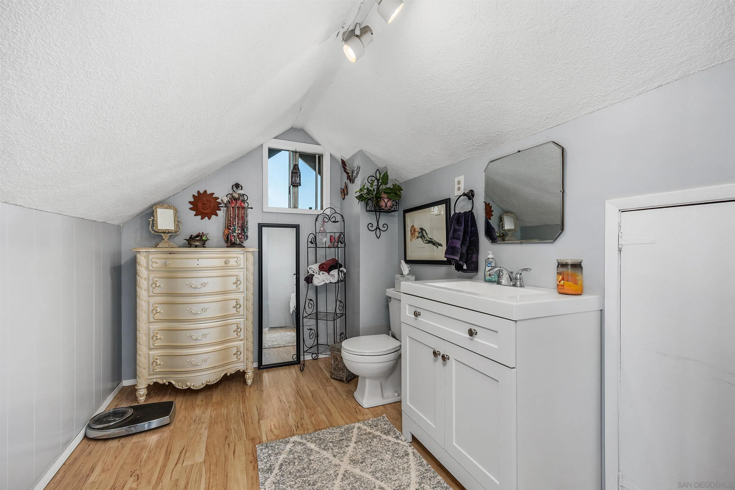 https://cdn.realtyfeed.com/cdn/127/250046346/12f80389b6f8992a728fa5727f23f22f.webp