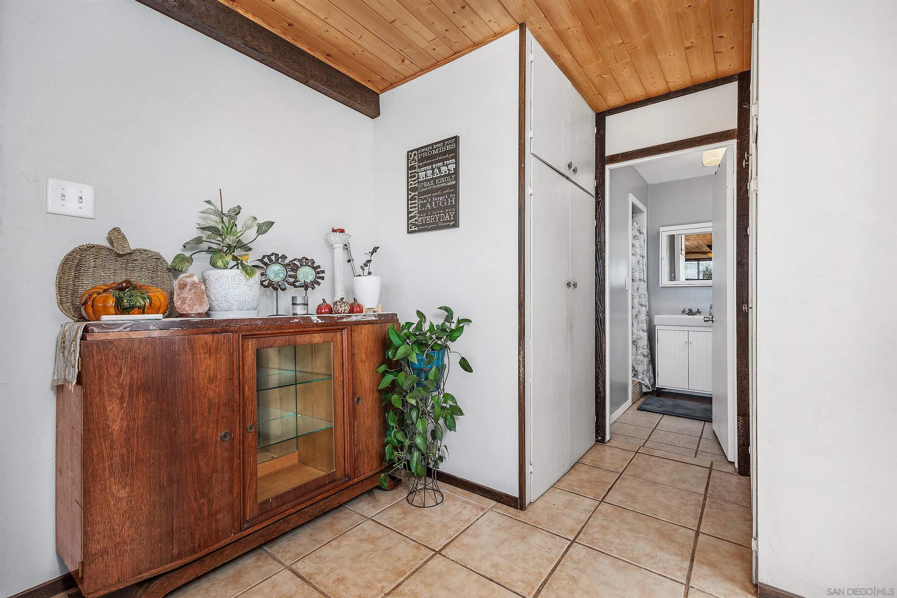 https://cdn.realtyfeed.com/cdn/127/250046346/8b91e8b0df738f226a47245369218b94.webp