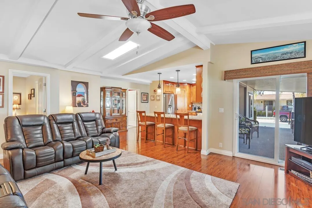 https://cdn.realtyfeed.com/cdn/127/250046348/38a390543e5dab5492ad5705bf191e4f.webp