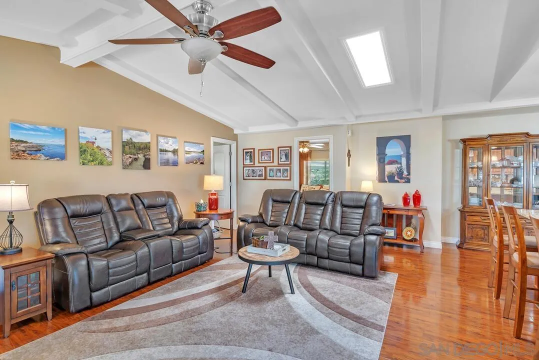 https://cdn.realtyfeed.com/cdn/127/250046348/81997eb79d860b3b036f4efac7036f8b.webp