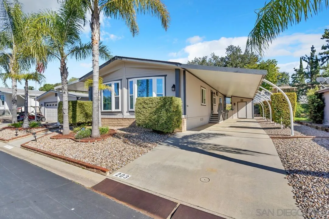 https://cdn.realtyfeed.com/cdn/127/250046348/8954fd8edd11b853677729883ab6e33e.webp