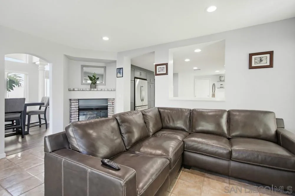 https://cdn.realtyfeed.com/cdn/127/250046349/743701f826fd947934f393950e33d3ce.webp