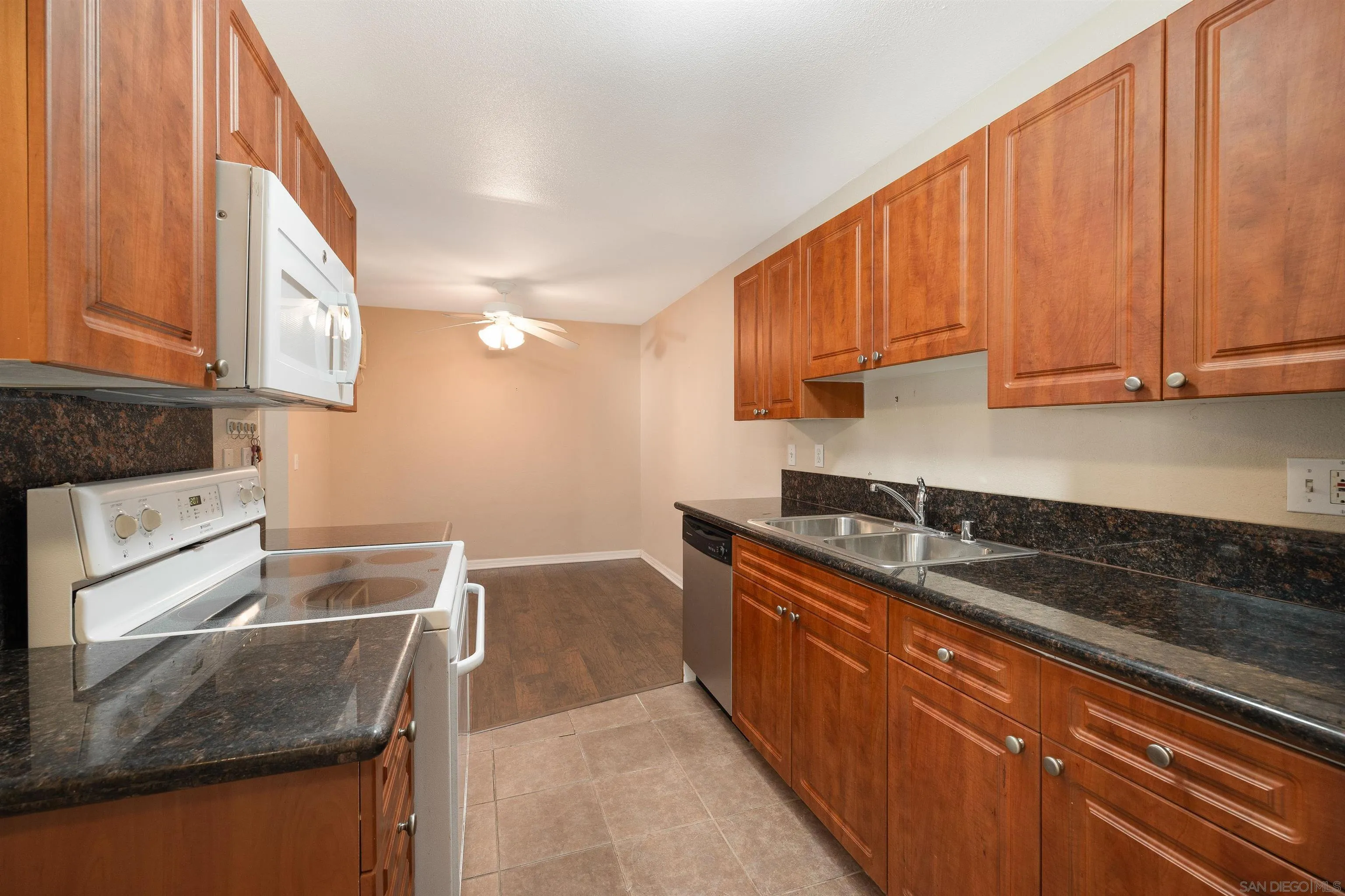 Photo #6: 250046355 Listing: Photo #6