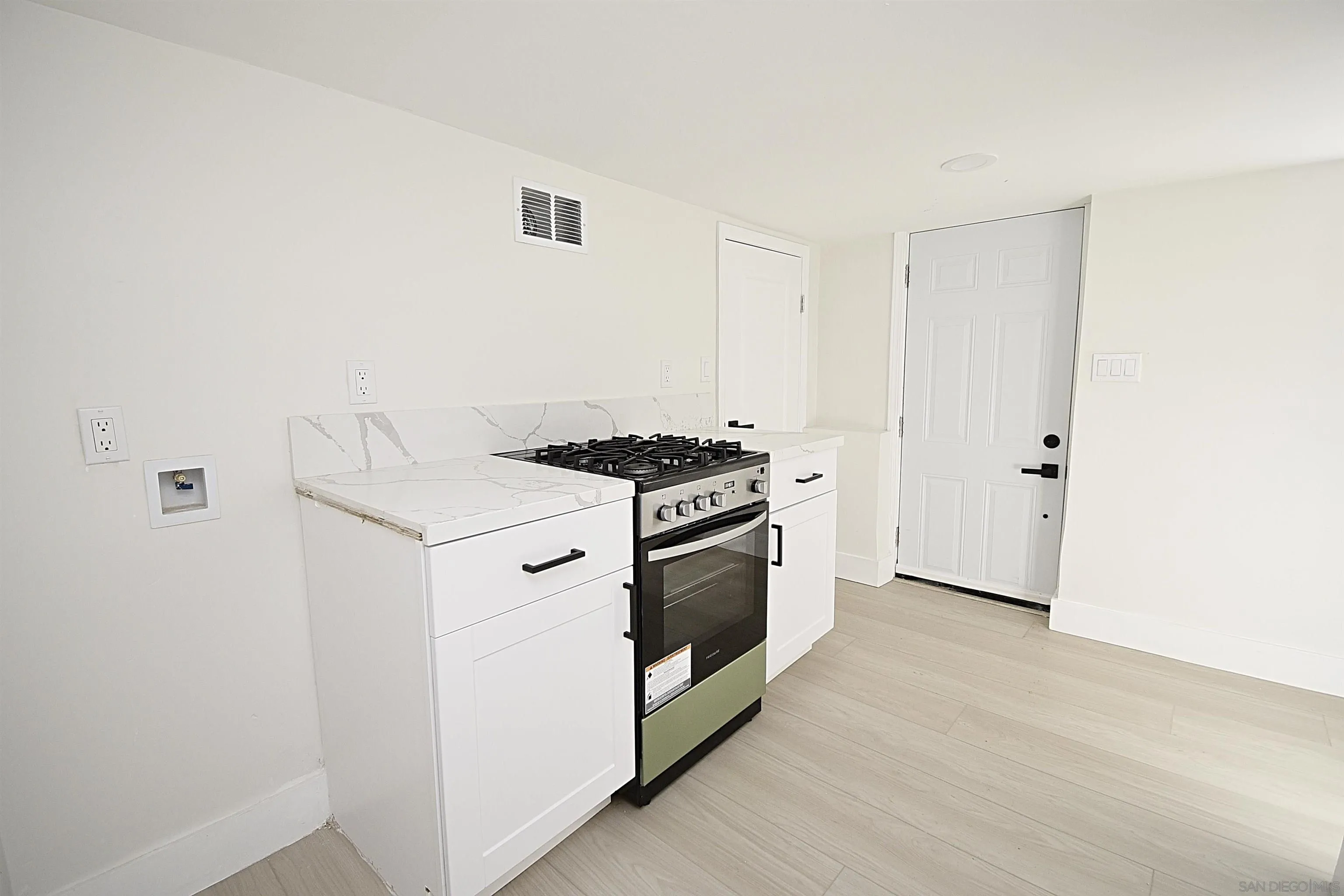 https://cdn.realtyfeed.com/cdn/127/250046357/17f9962d9ab6fc0226994b451f81f7c9.webp