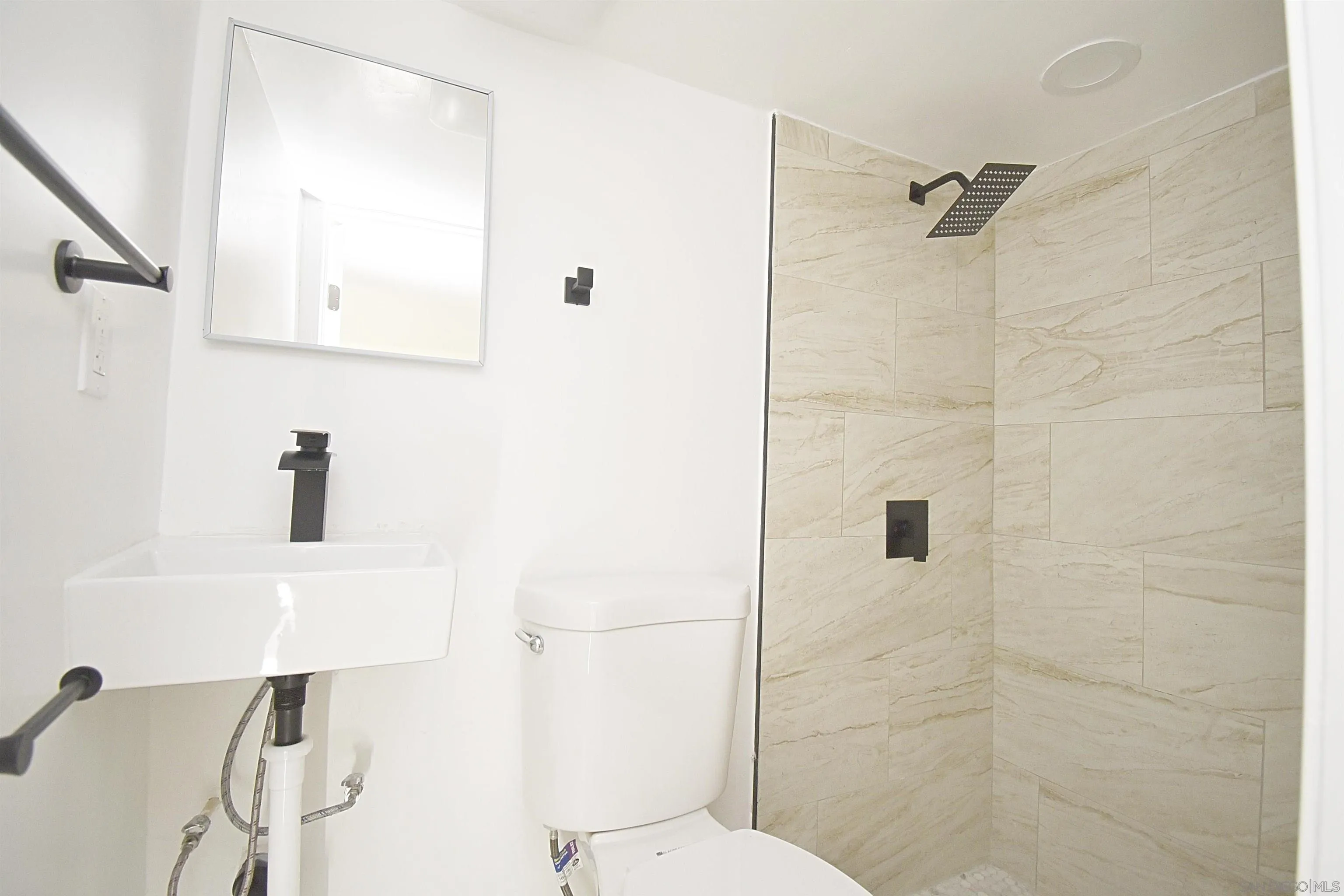 https://cdn.realtyfeed.com/cdn/127/250046357/80cbb9fa8c84bee0819f7f51b0c34b66.webp