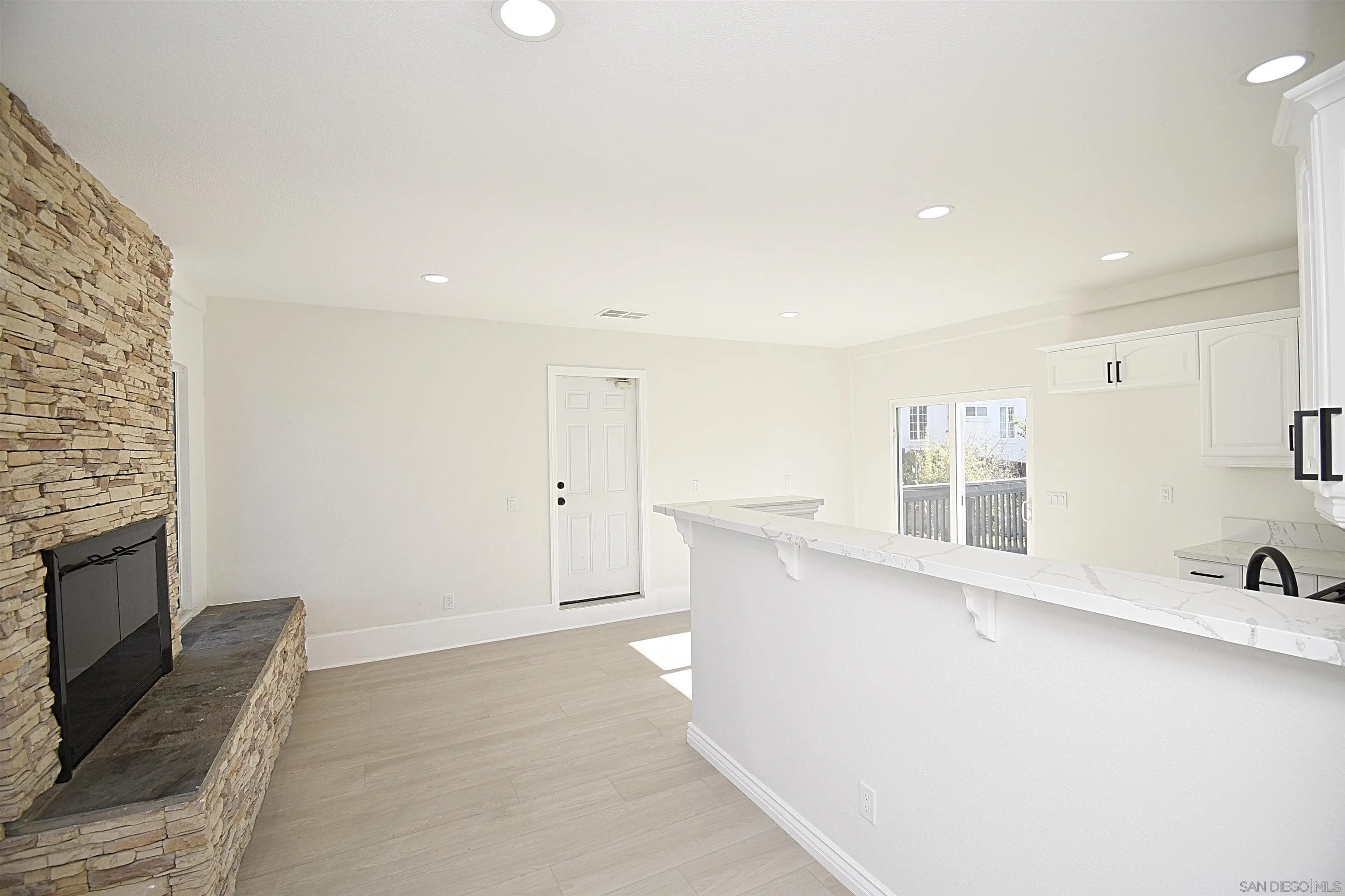 https://cdn.realtyfeed.com/cdn/127/250046357/d9657a0228424890a6dee3e51c0b9133.webp