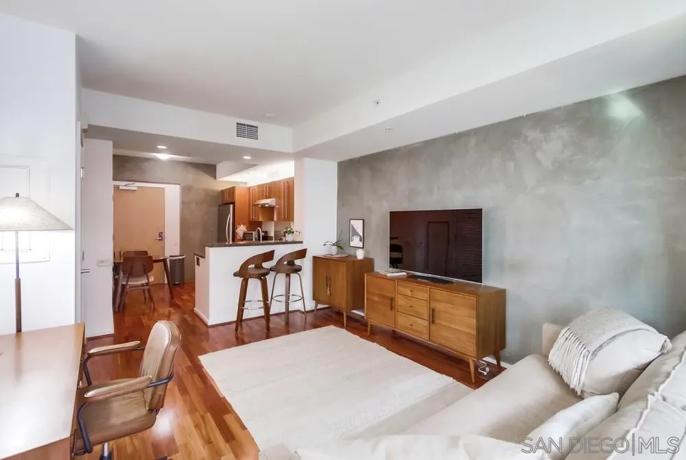 Photo #1: 250046358 Listing: Photo #1