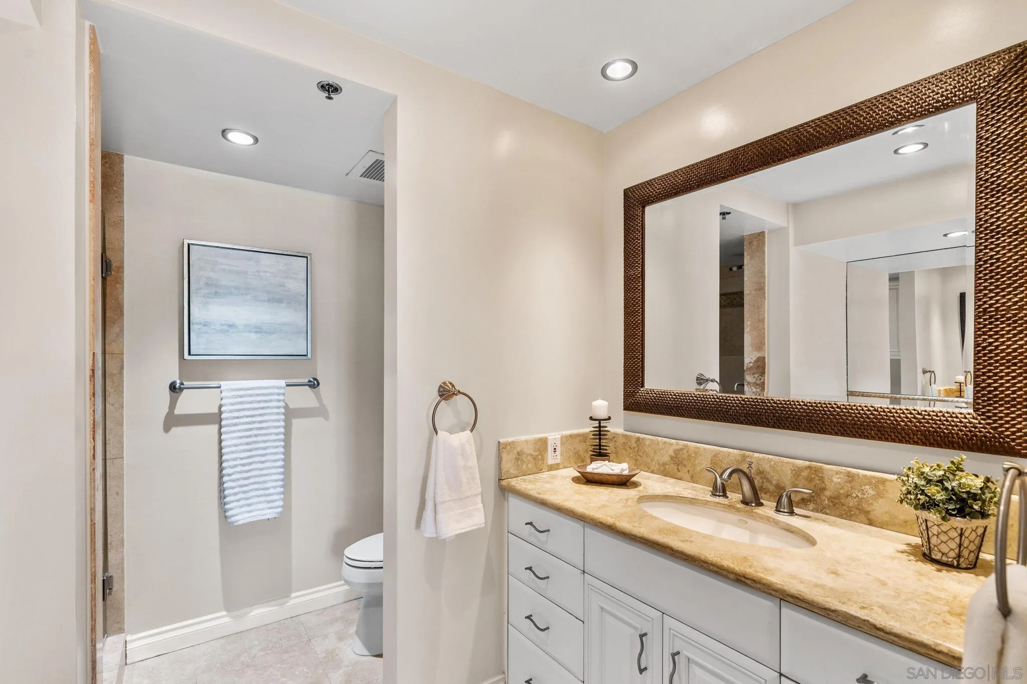 Photo #11: 250046359 Listing: Photo #11