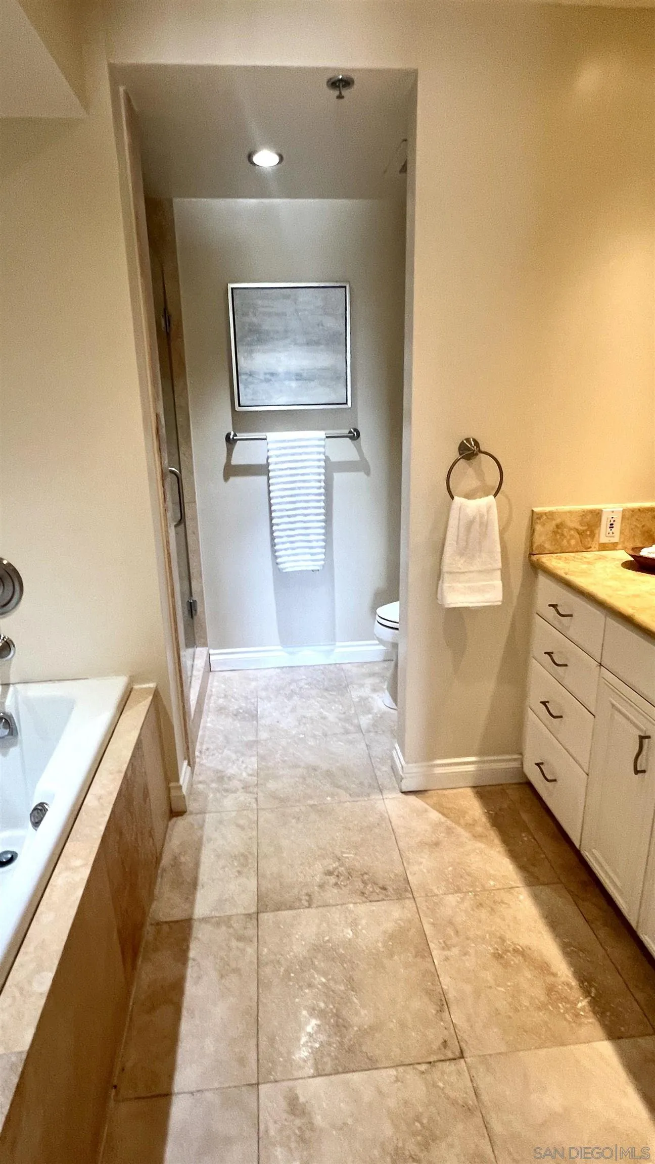 Photo #17: 250046359 Listing: Photo #17