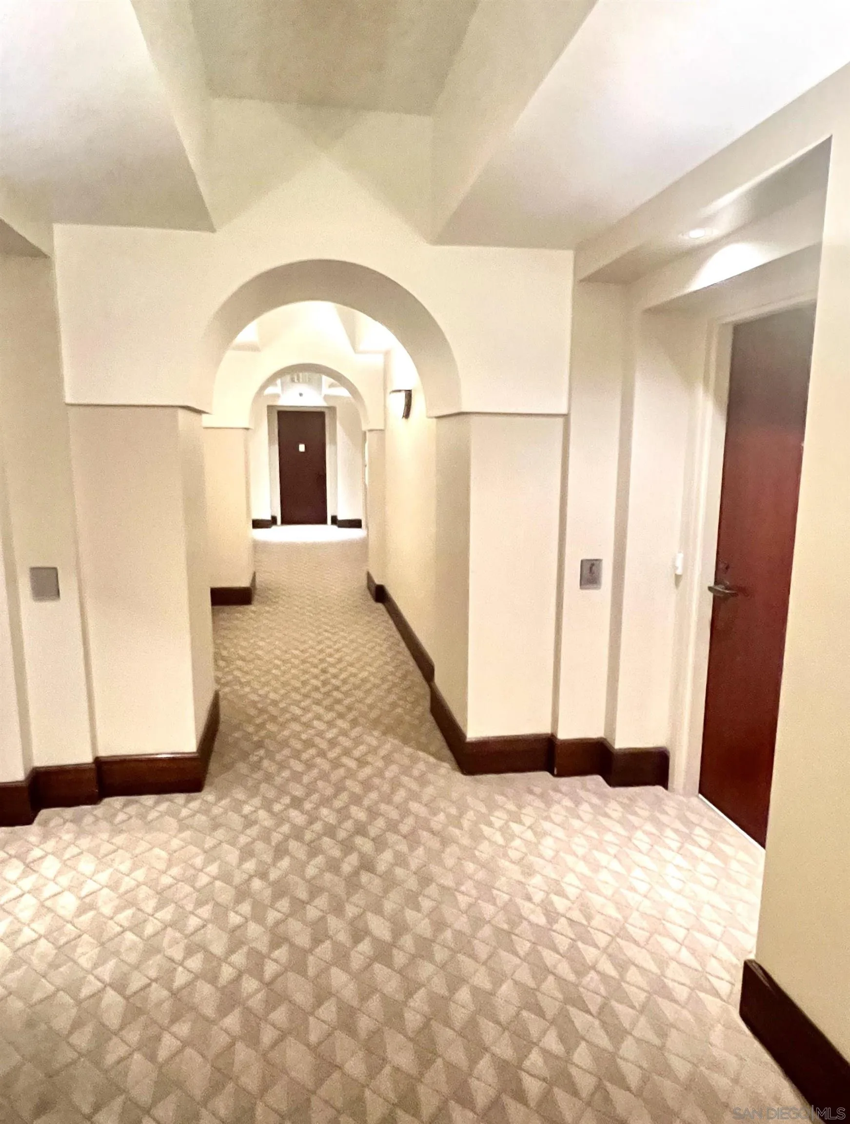Photo #4: 250046359 Listing: Photo #4