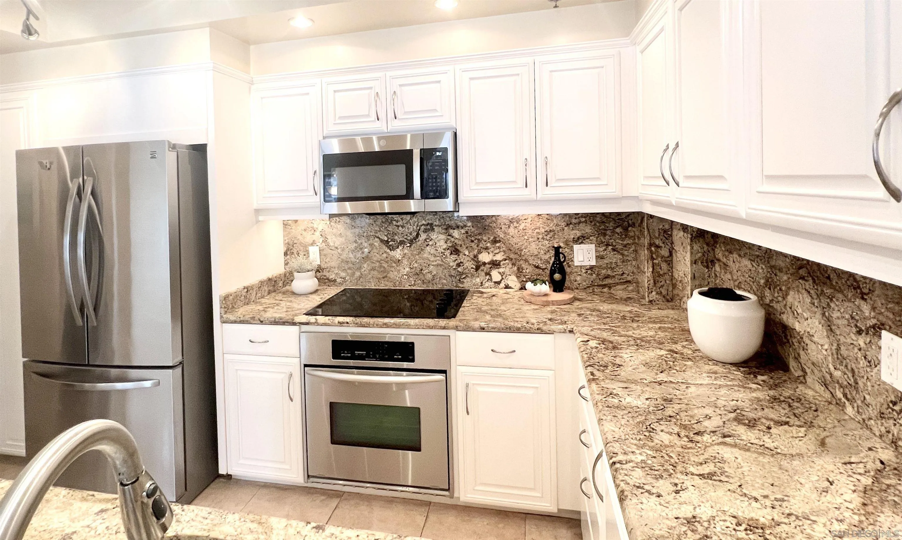 Photo #12: 250046359 Listing: Photo #12