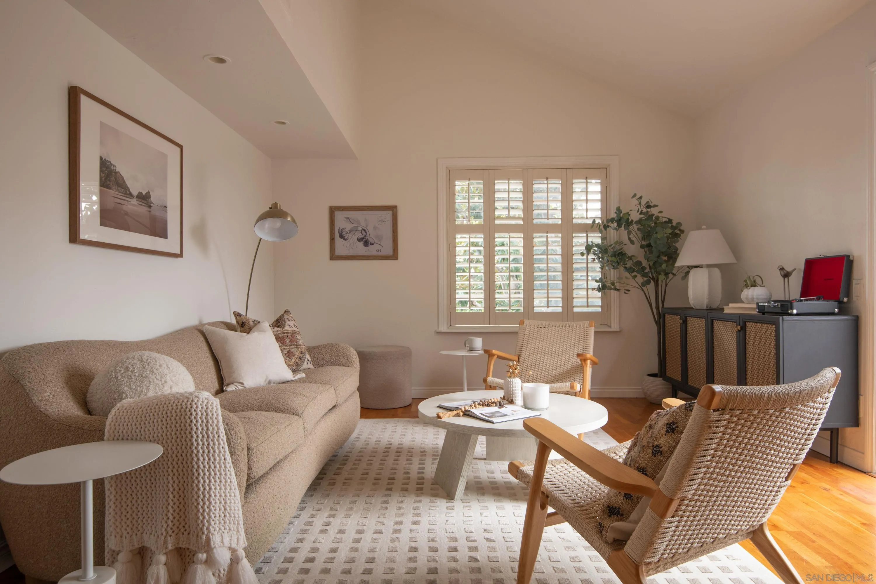 Photo #3: 250046361 Listing: Photo #3