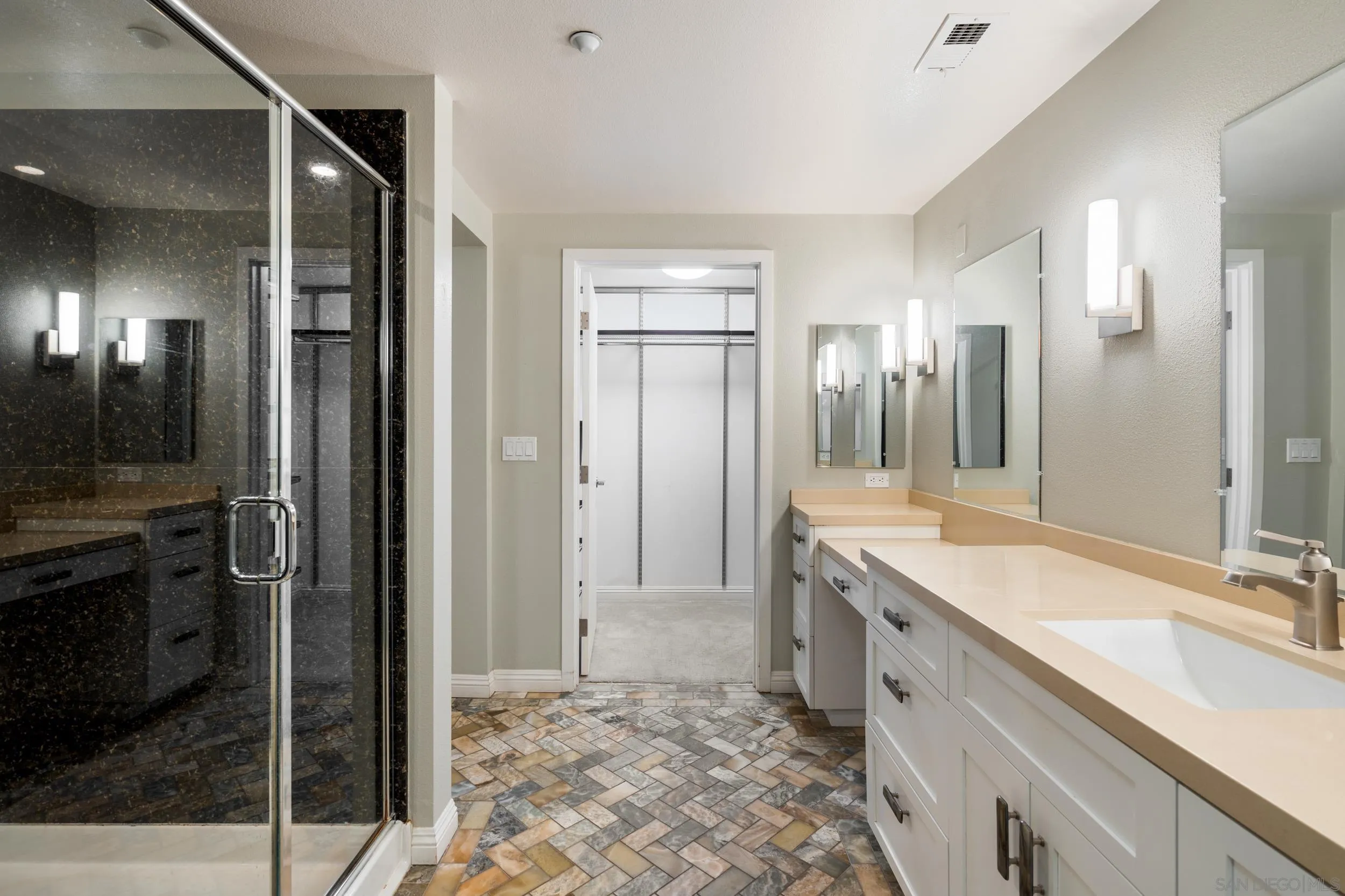 Photo #17: 250046365 Listing: Photo #17