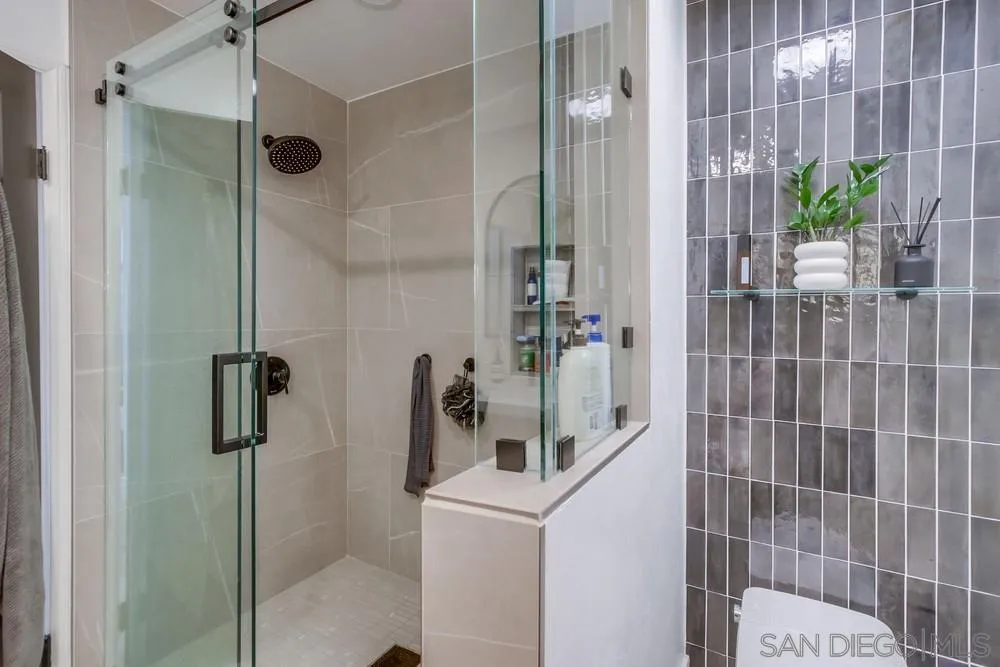 Photo #17: 250046378 Listing: Photo #17