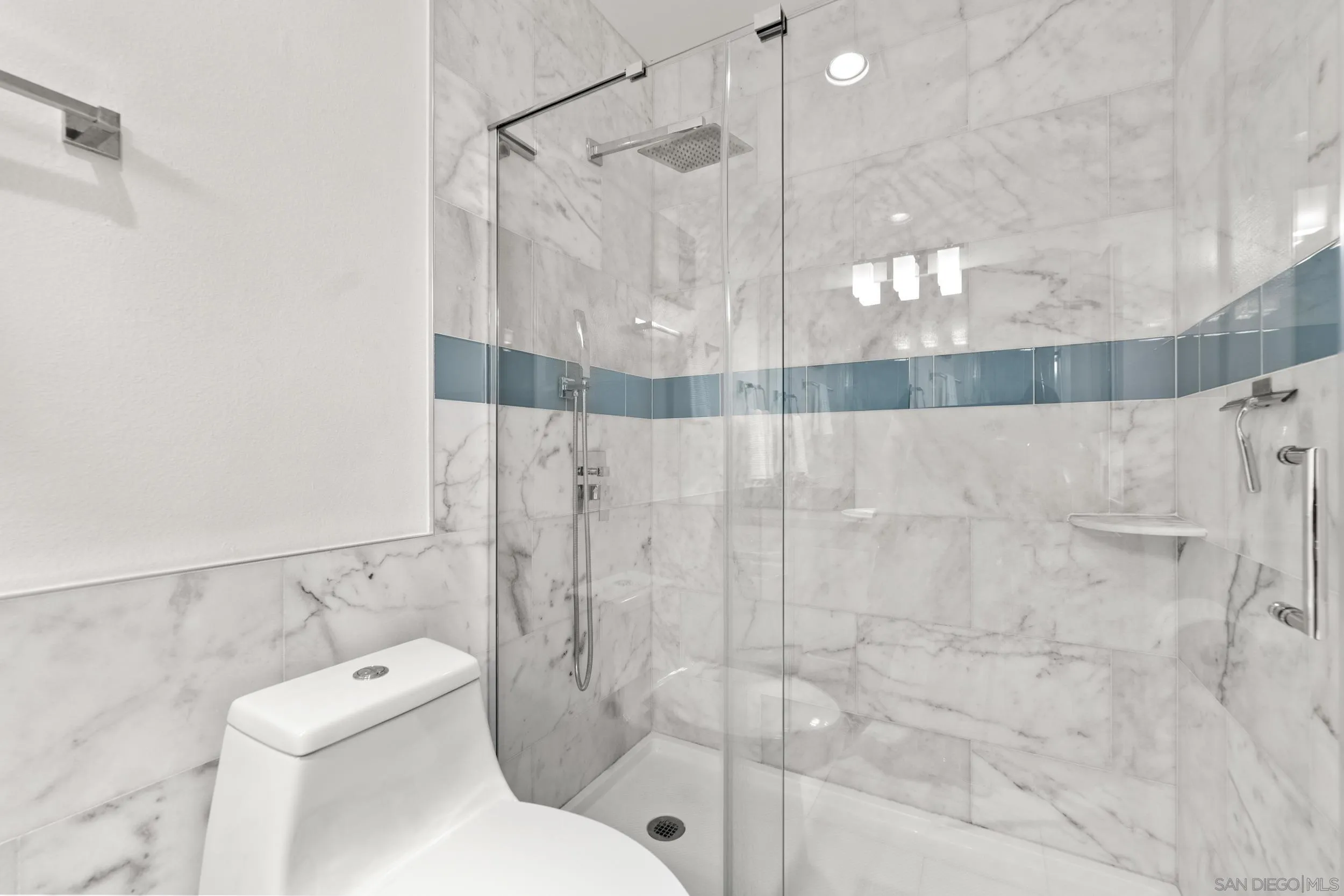 Photo #17: 250046386 Listing: Photo #17