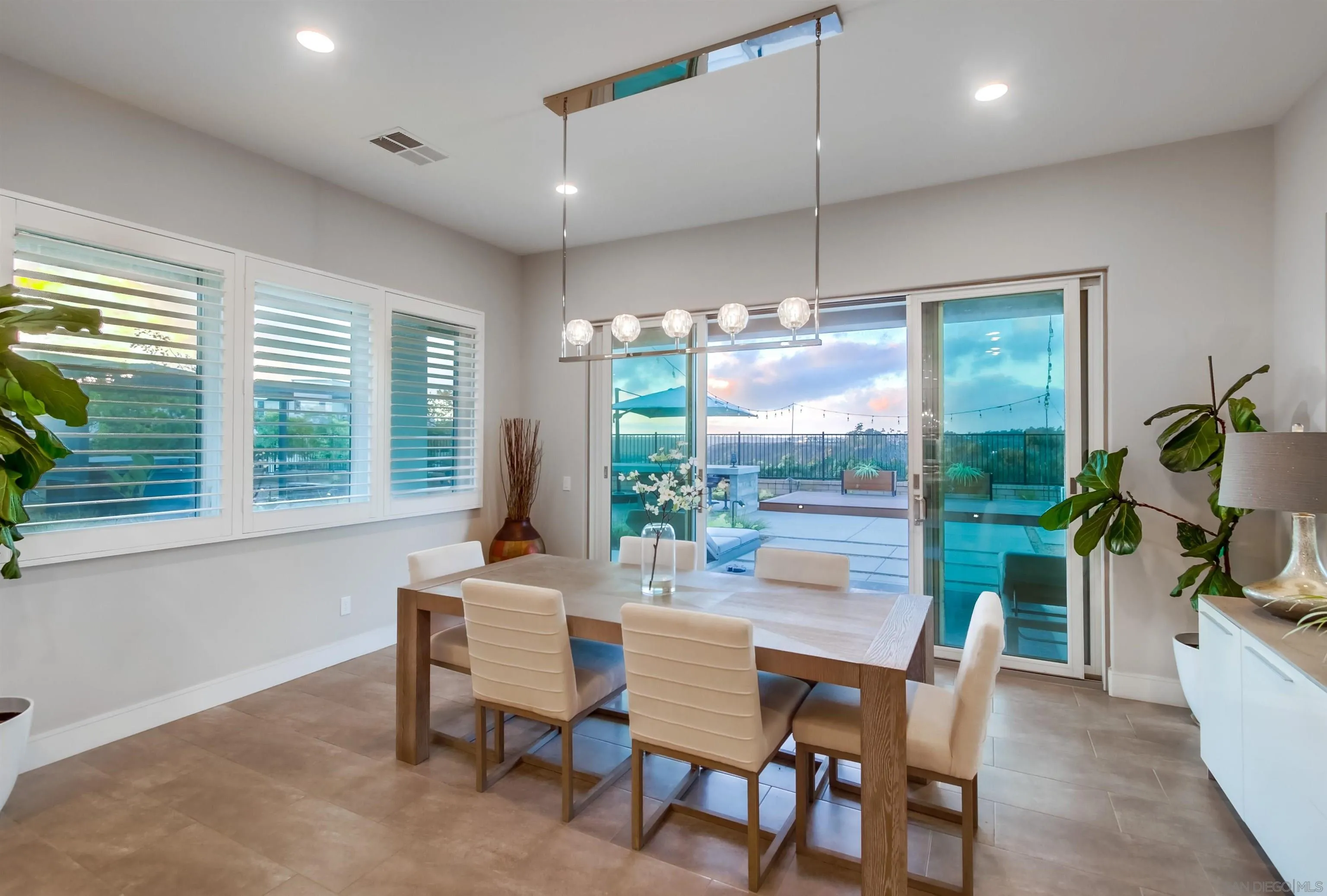 https://cdn.realtyfeed.com/cdn/127/250046396/2bb17f21a304e369d344cb54426359a9.webp