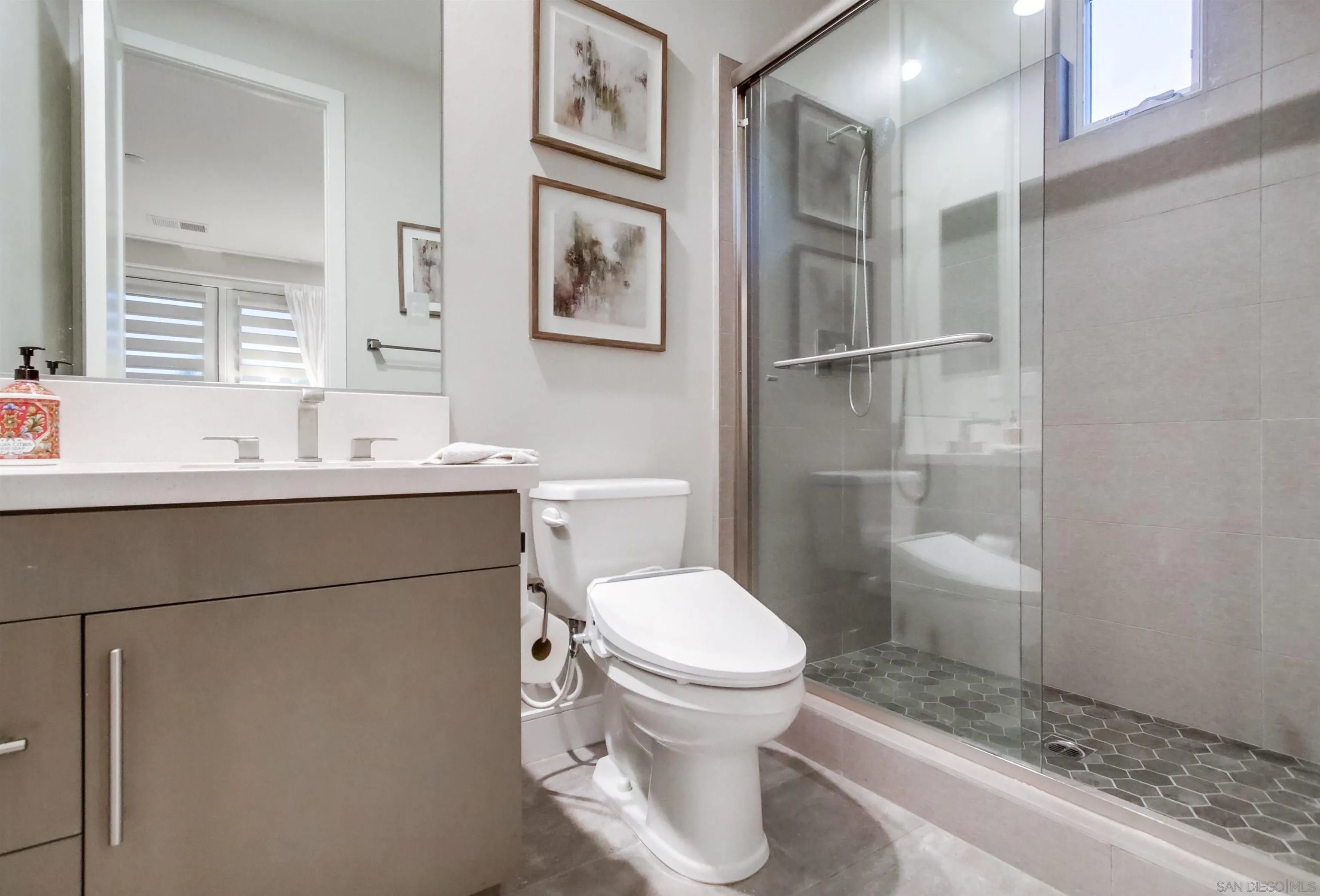 https://cdn.realtyfeed.com/cdn/127/250046396/a797c55718ed67a7b663bd7809ab6c39.webp
