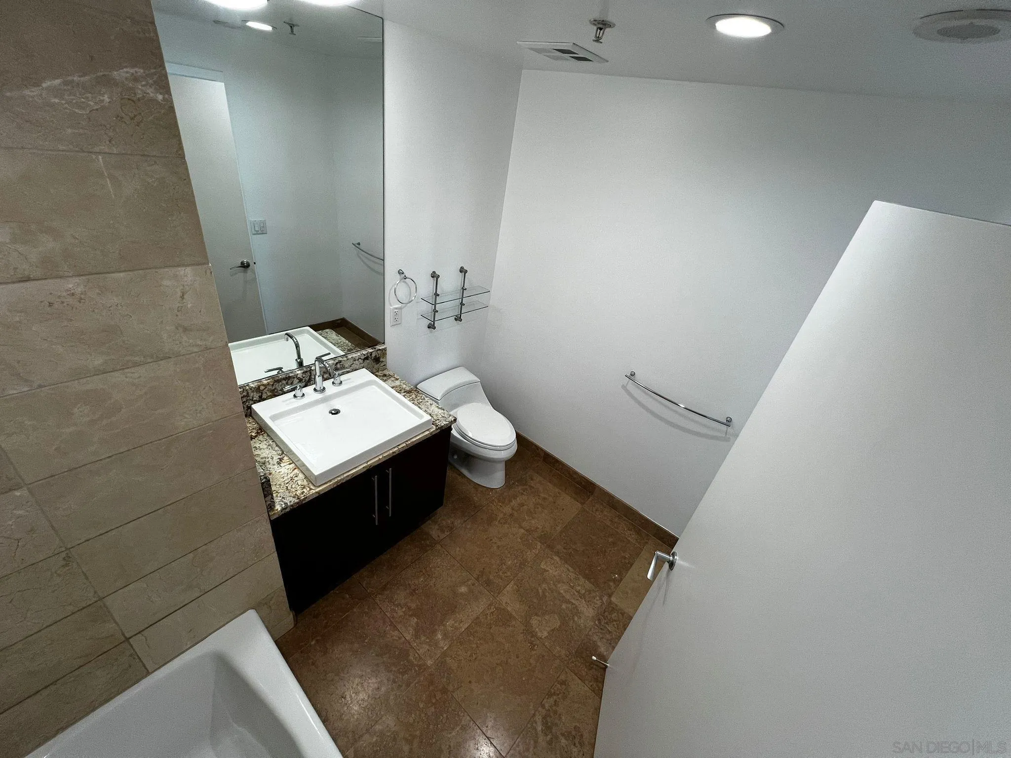 Photo #8: 2600010 Listing: Photo #8