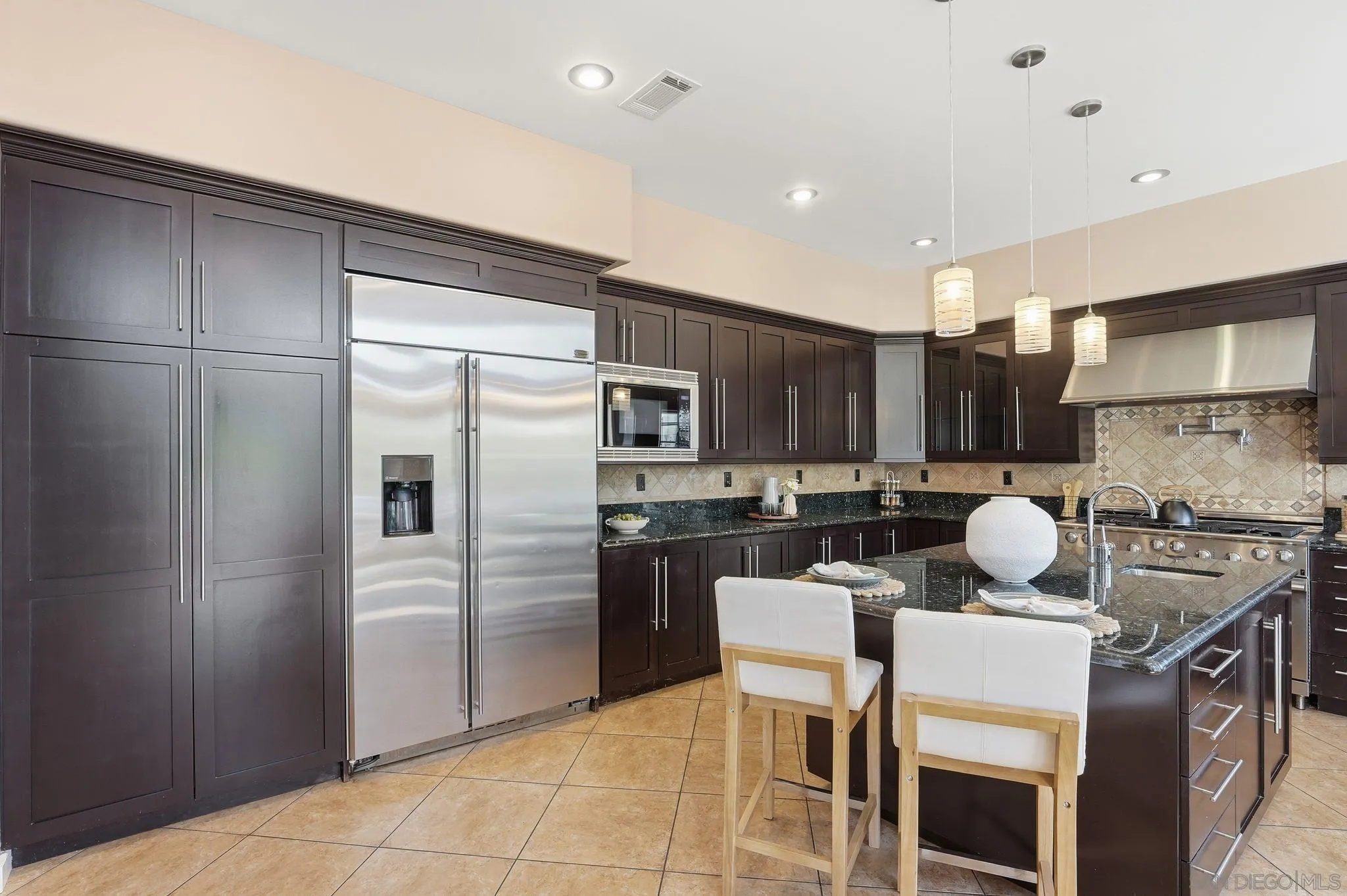 https://cdn.realtyfeed.com/cdn/127/260001275/4b6b64087d03f95fb81c121a5c9380b4.webp
