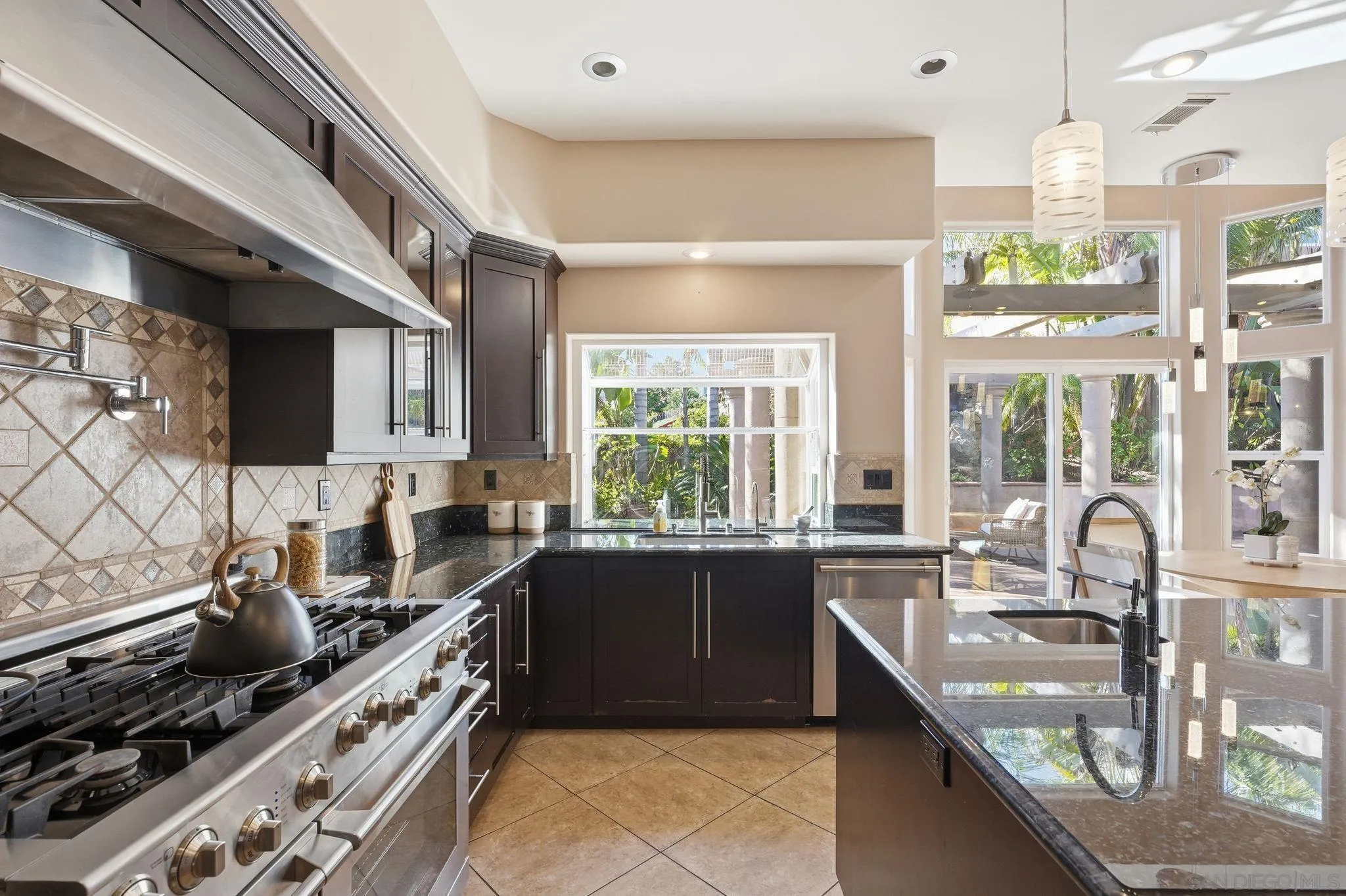 https://cdn.realtyfeed.com/cdn/127/260001275/e1f734cdfa765e5cef938b13871d68b5.webp