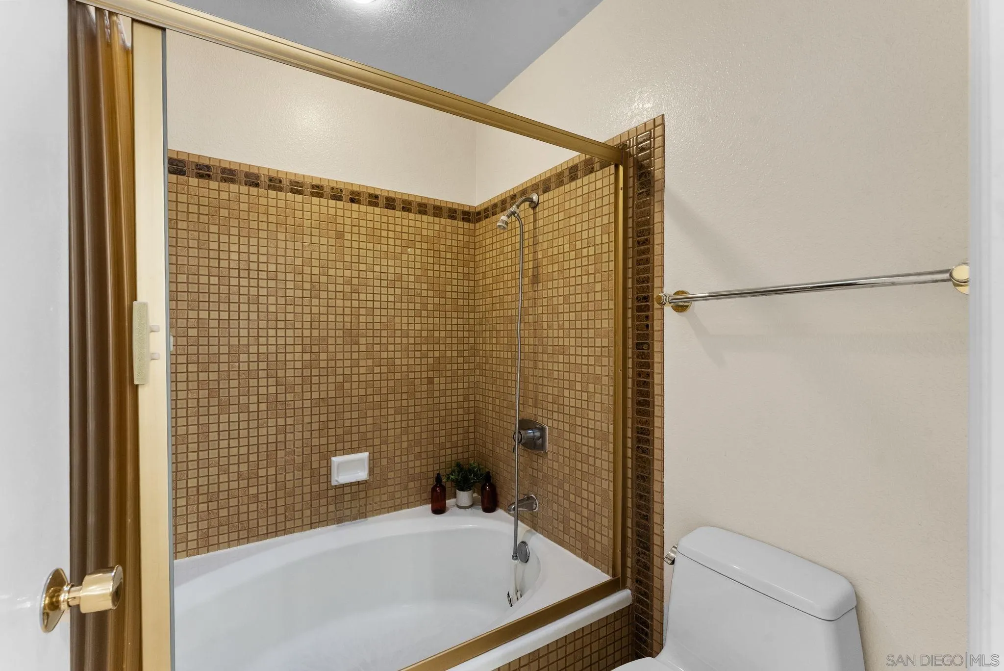 https://cdn.realtyfeed.com/cdn/127/260001278/16817efab272f72230aaf1eef7ad484d.webp