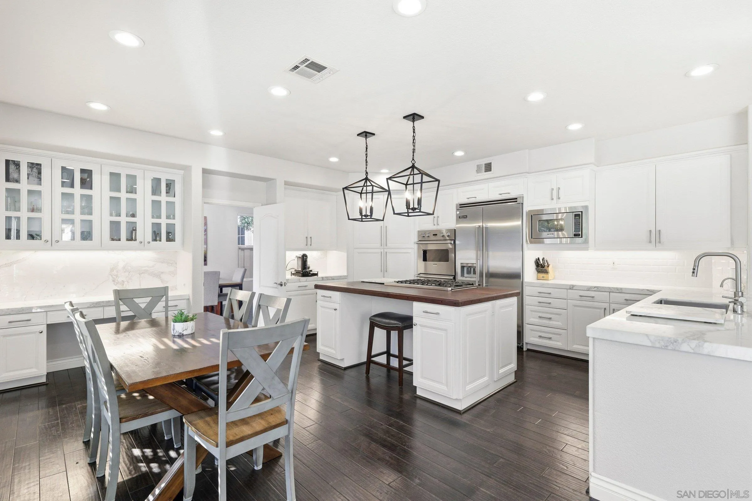 https://cdn.realtyfeed.com/cdn/127/260001279/9f92a88e401f0078d1699e054321ad8f.webp
