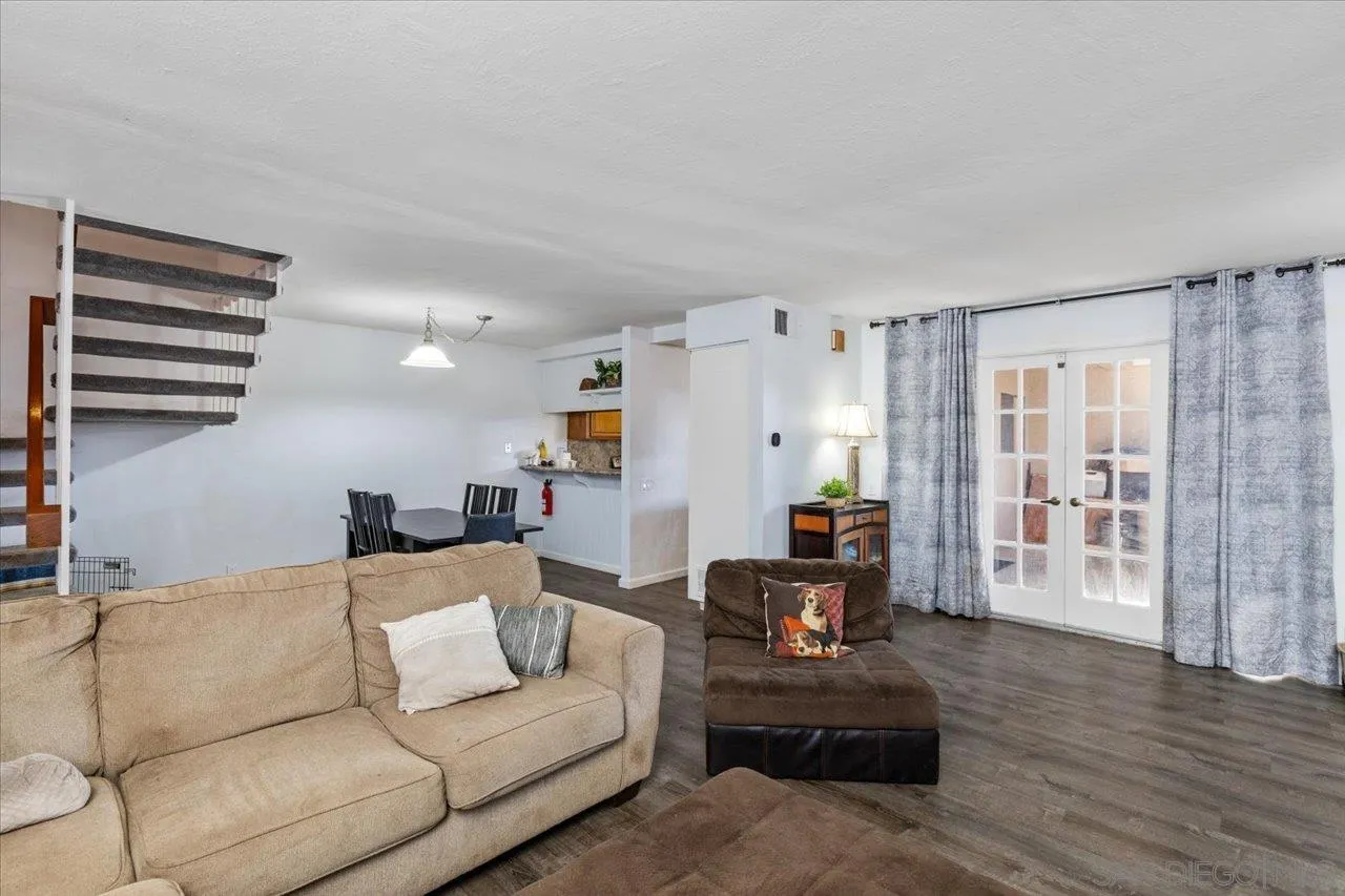 https://cdn.realtyfeed.com/cdn/127/260001280/6097e27cf8662d323fabf82222bfef0a.webp