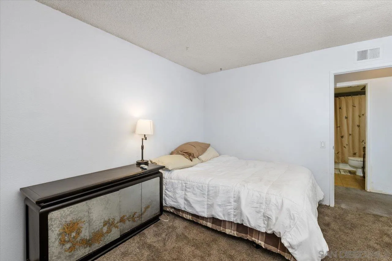 https://cdn.realtyfeed.com/cdn/127/260001280/acd39388e1e28abac1b8536ab4479548.webp