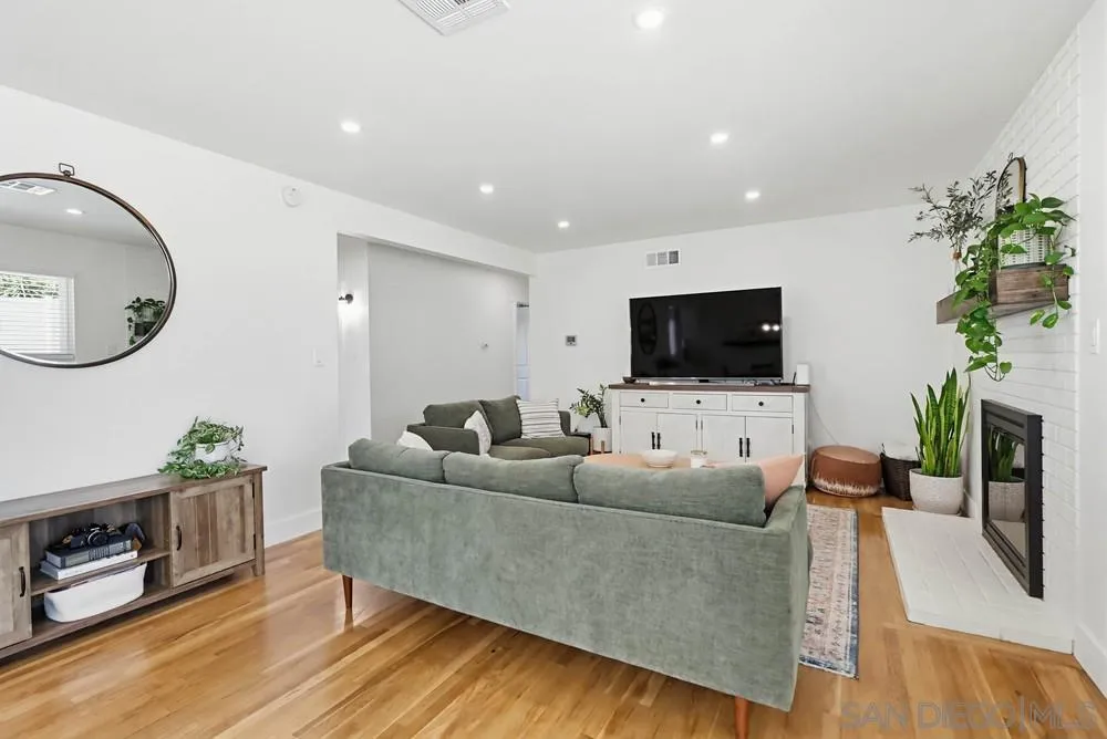 https://cdn.realtyfeed.com/cdn/127/260001283/494d0272399cf1a6fd46c83d91323f64.webp