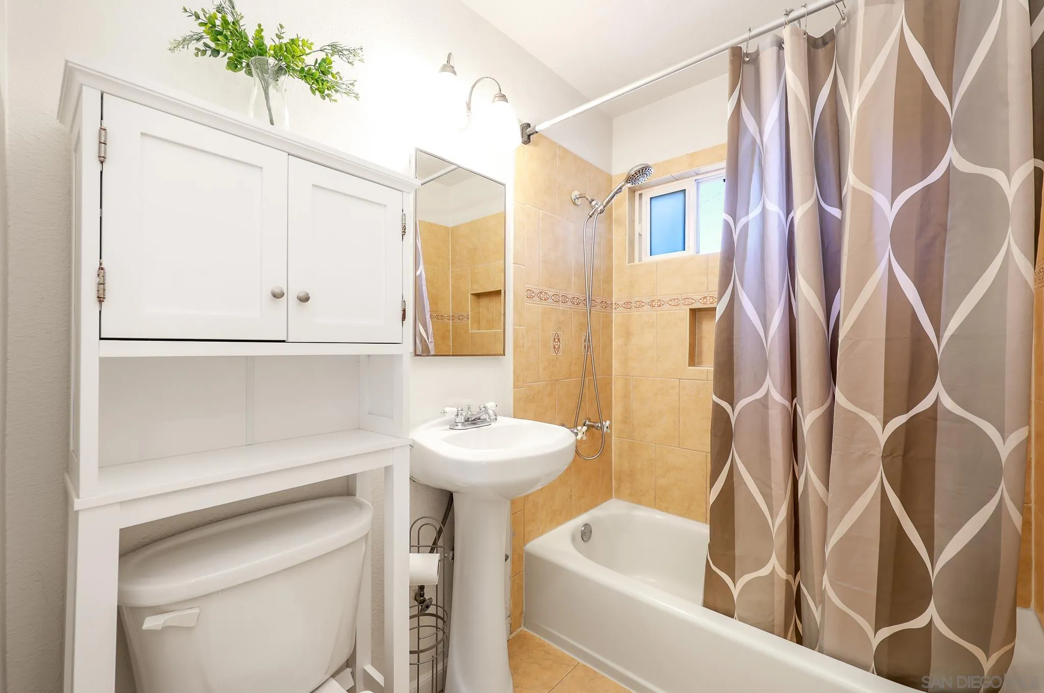 https://cdn.realtyfeed.com/cdn/127/260001284/2555acbb1559c7f6b232e10b25165dda.webp