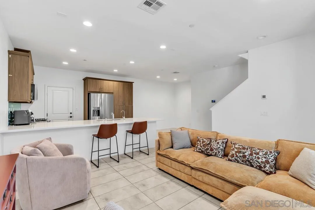 https://cdn.realtyfeed.com/cdn/127/260001285/162ea9bec073dfe315849b60180f909d.webp