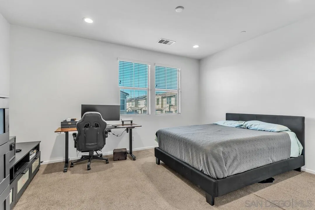 https://cdn.realtyfeed.com/cdn/127/260001285/2639592c003a0a2378a25891b2bee780.webp