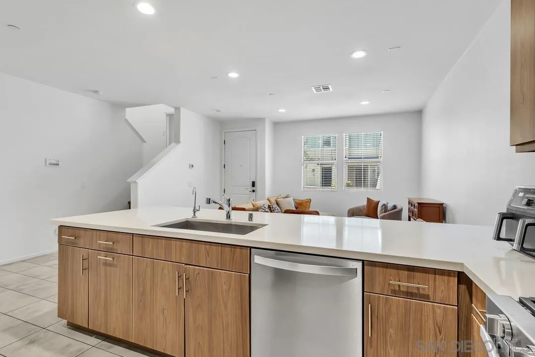 https://cdn.realtyfeed.com/cdn/127/260001285/a58ce2b98a0a954fbba8b485c6722cfe.webp