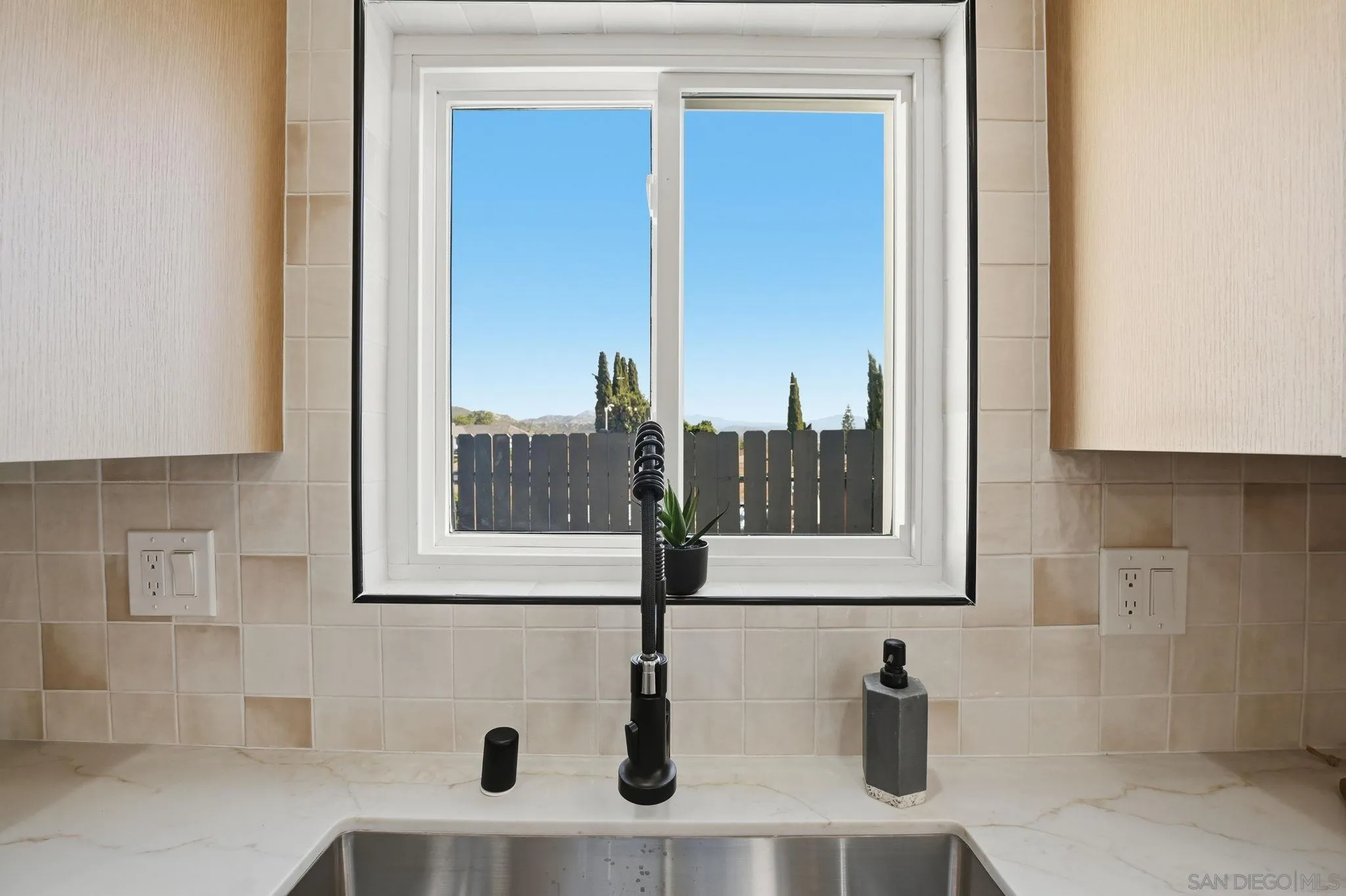 https://cdn.realtyfeed.com/cdn/127/260001286/7f590b2cf14178c3a95ad914a65f84db.webp