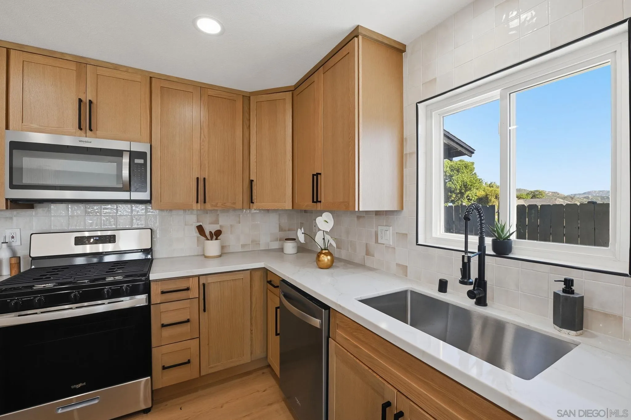 https://cdn.realtyfeed.com/cdn/127/260001286/a7637aa8118047fd4ab9b2bba5f63f0d.webp