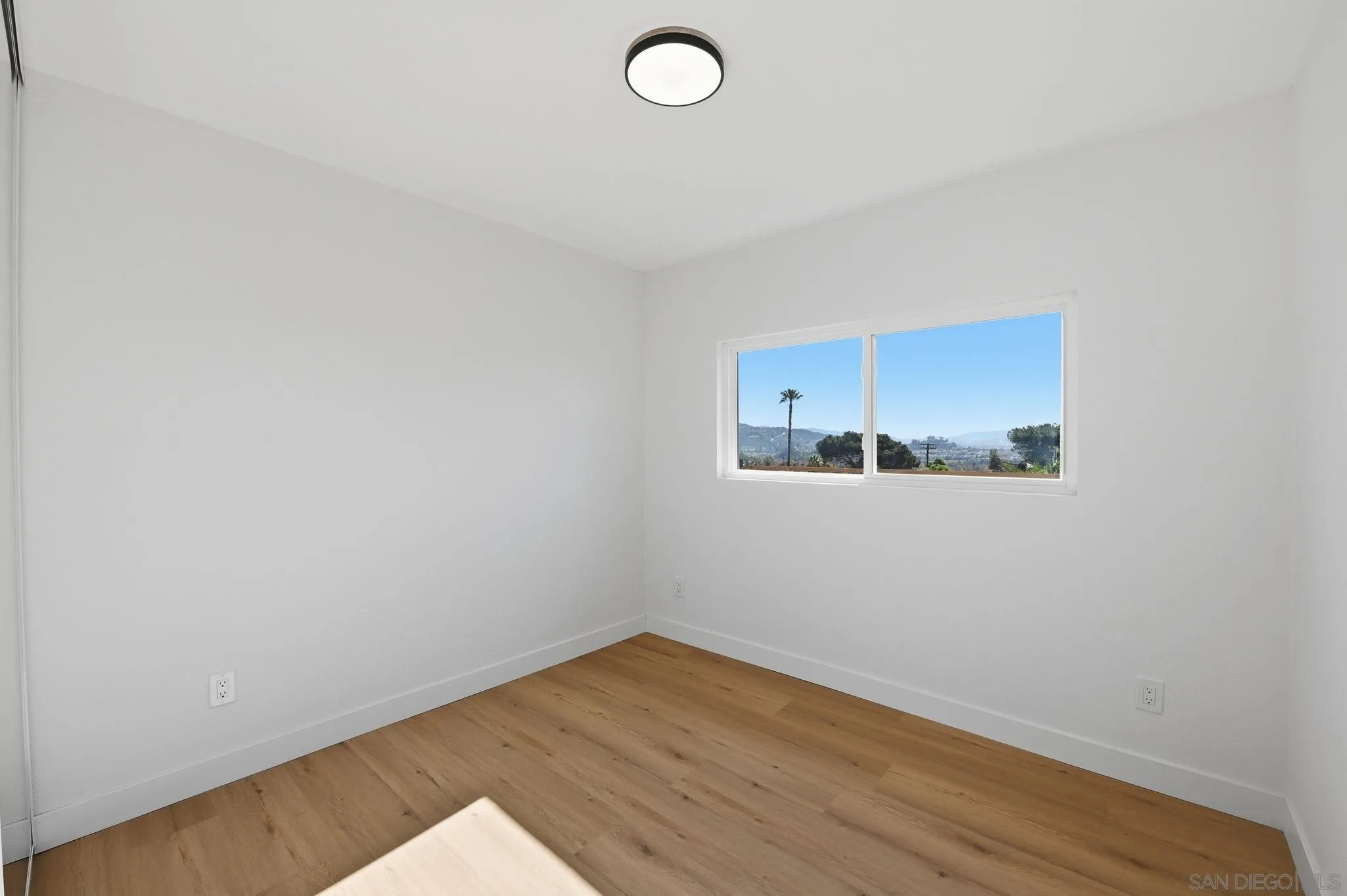 https://cdn.realtyfeed.com/cdn/127/260001286/f3754549e0ca4a4b000af4c1155fc8c7.webp