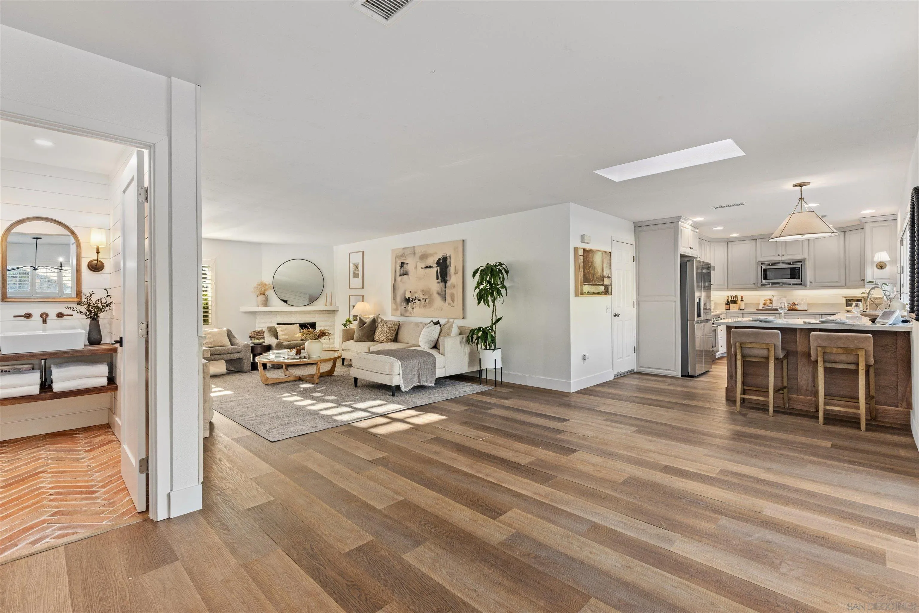 https://cdn.realtyfeed.com/cdn/127/260001289/38ea38a8e4d7e3e8cedb959565f8526f.webp