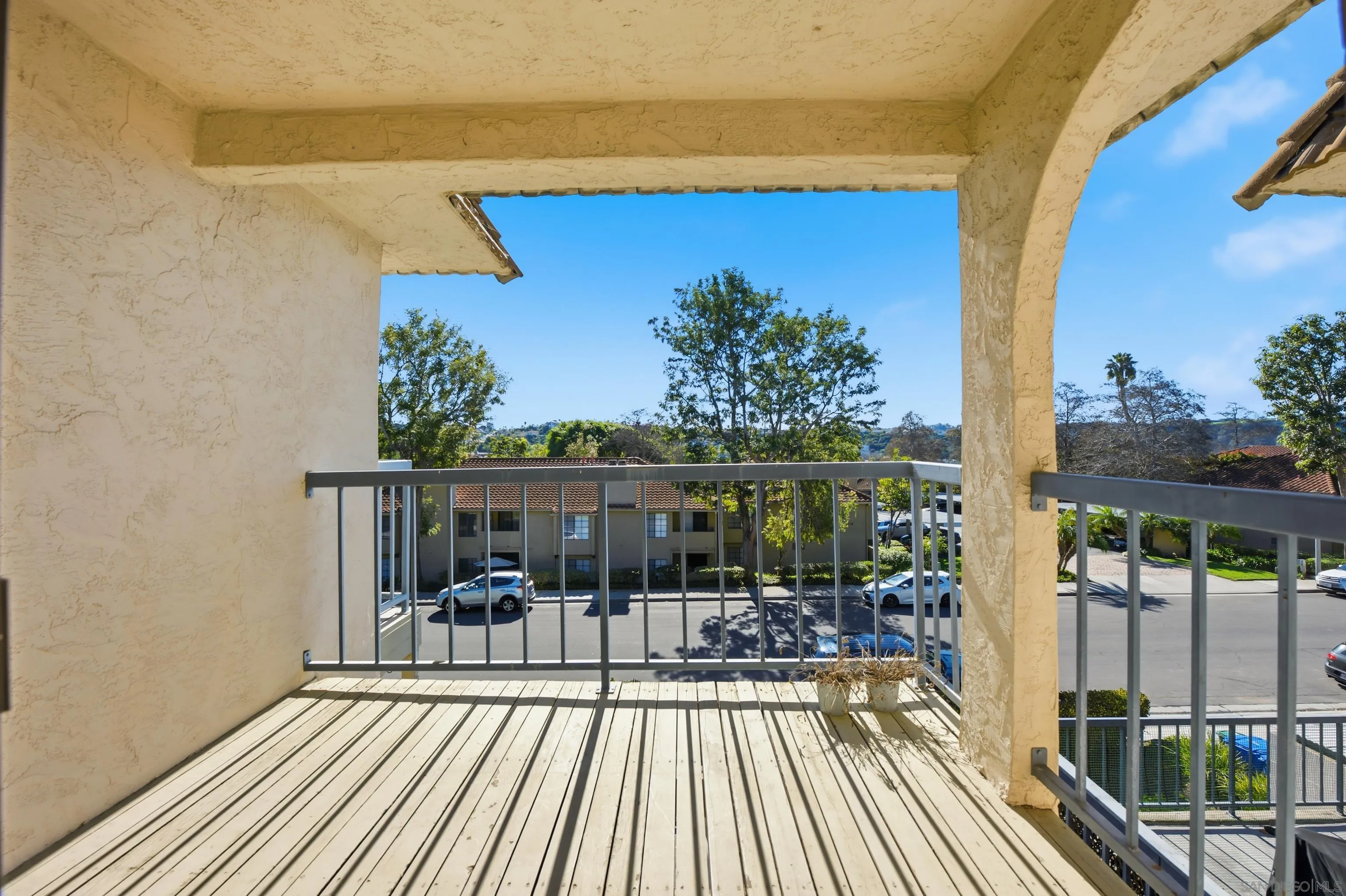 https://cdn.realtyfeed.com/cdn/127/260001300/46ca2835085446dc034a996516003d80.webp