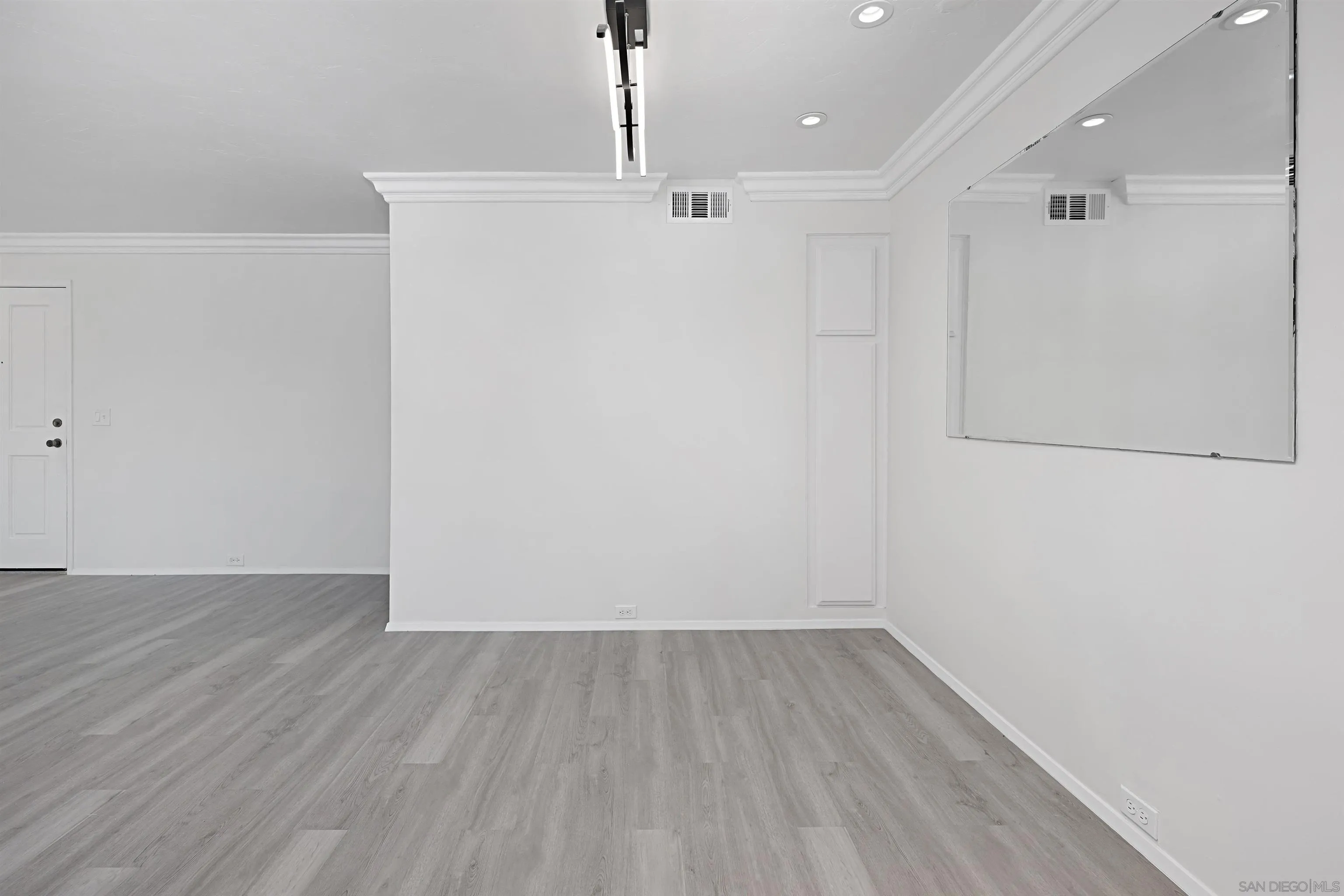 https://cdn.realtyfeed.com/cdn/127/260001302/0b78f5d98380cb51be8584c7e5c7ca81.webp