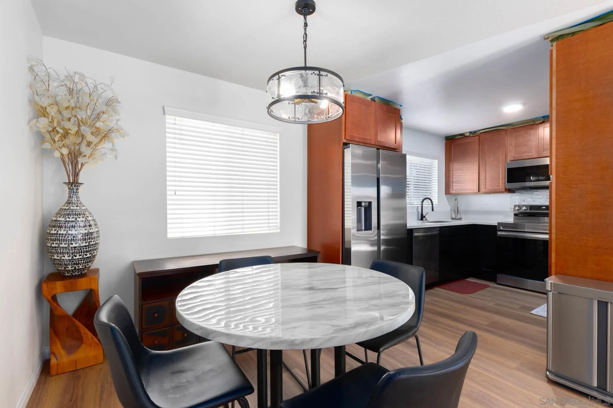 https://cdn.realtyfeed.com/cdn/127/260001303/b8452e1ab2397b9dd5c7b0f34262c598.webp