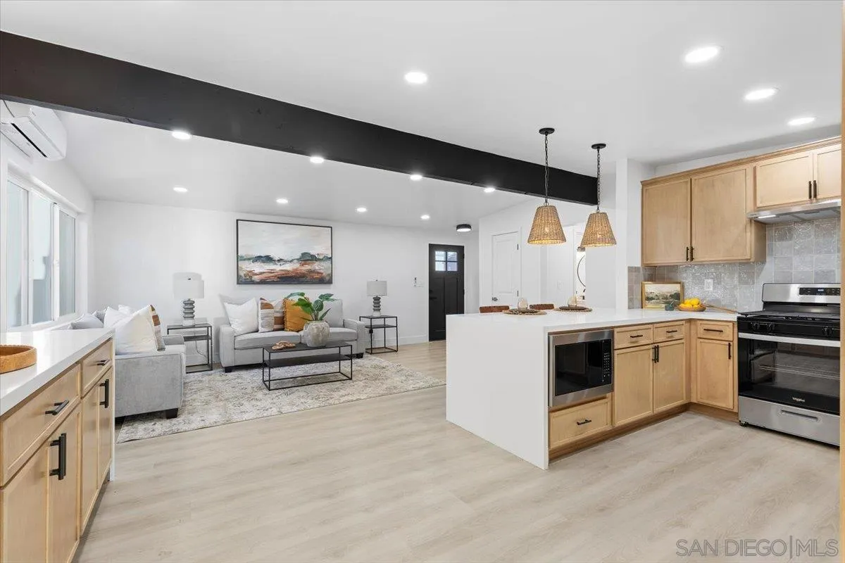 https://cdn.realtyfeed.com/cdn/127/260001304/811a258d7d6eb8c24e5db12080874303.webp