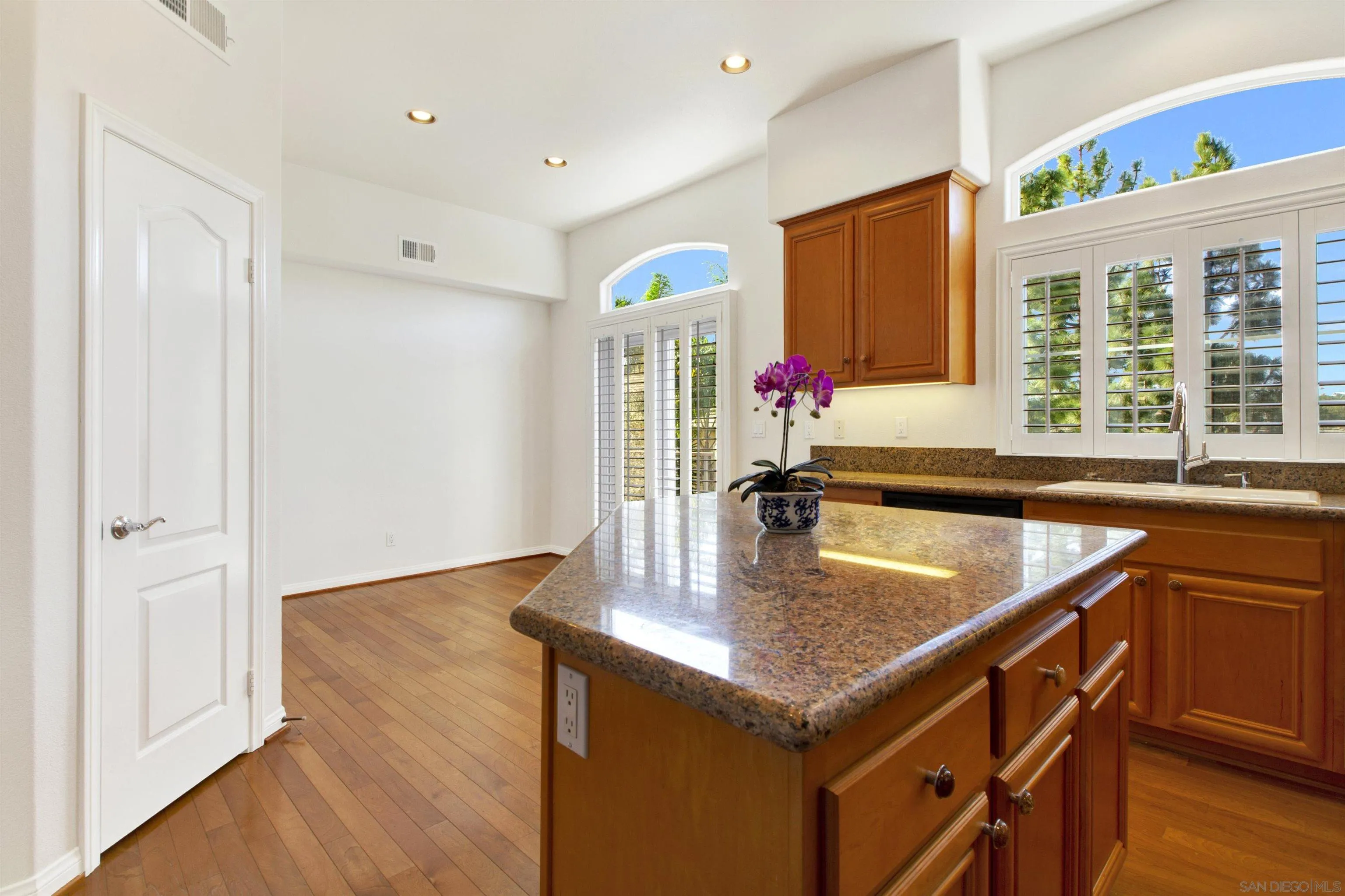 Photo #14: 260001309 Listing: Photo #14