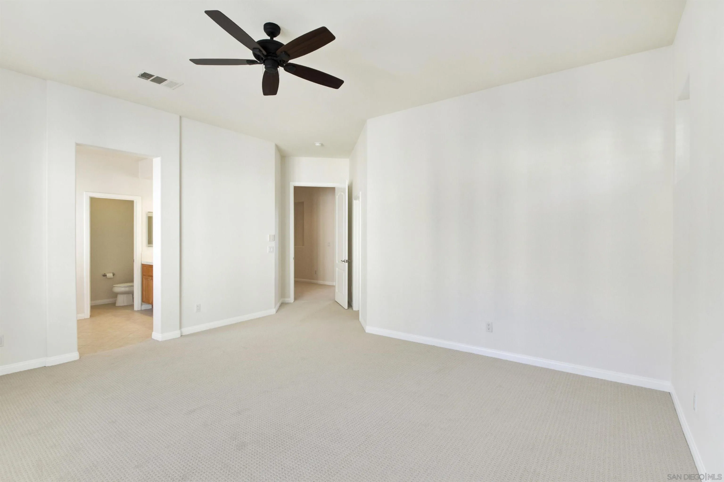 Photo #17: 260001309 Listing: Photo #17