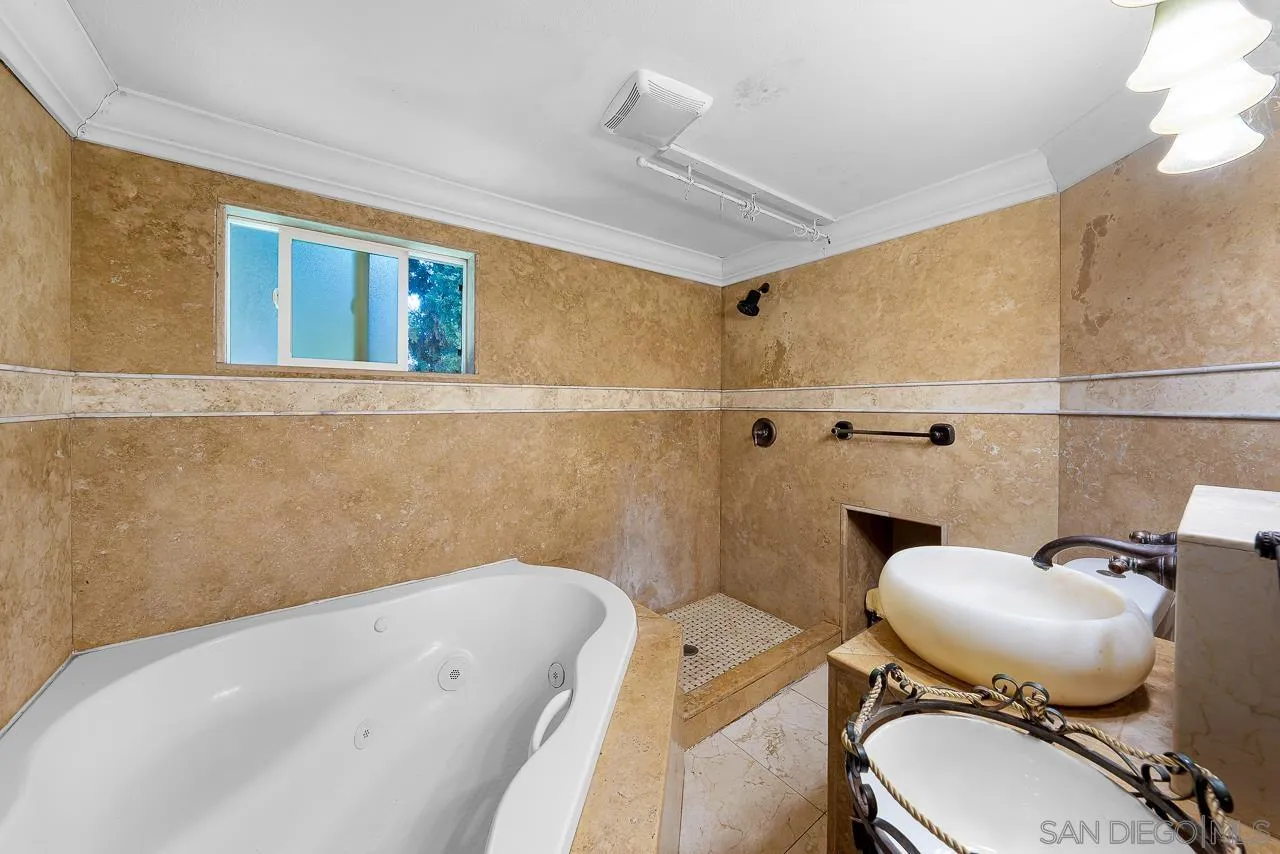 https://cdn.realtyfeed.com/cdn/127/260001325/4529713e182a3d0f6d342c940caf58e2.webp