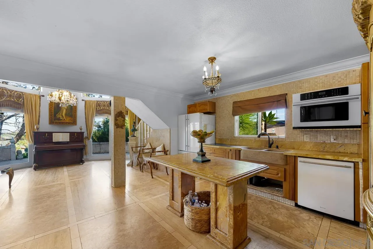 https://cdn.realtyfeed.com/cdn/127/260001325/9e8a00adc7671fd0c9ba7b638d9a9a1c.webp